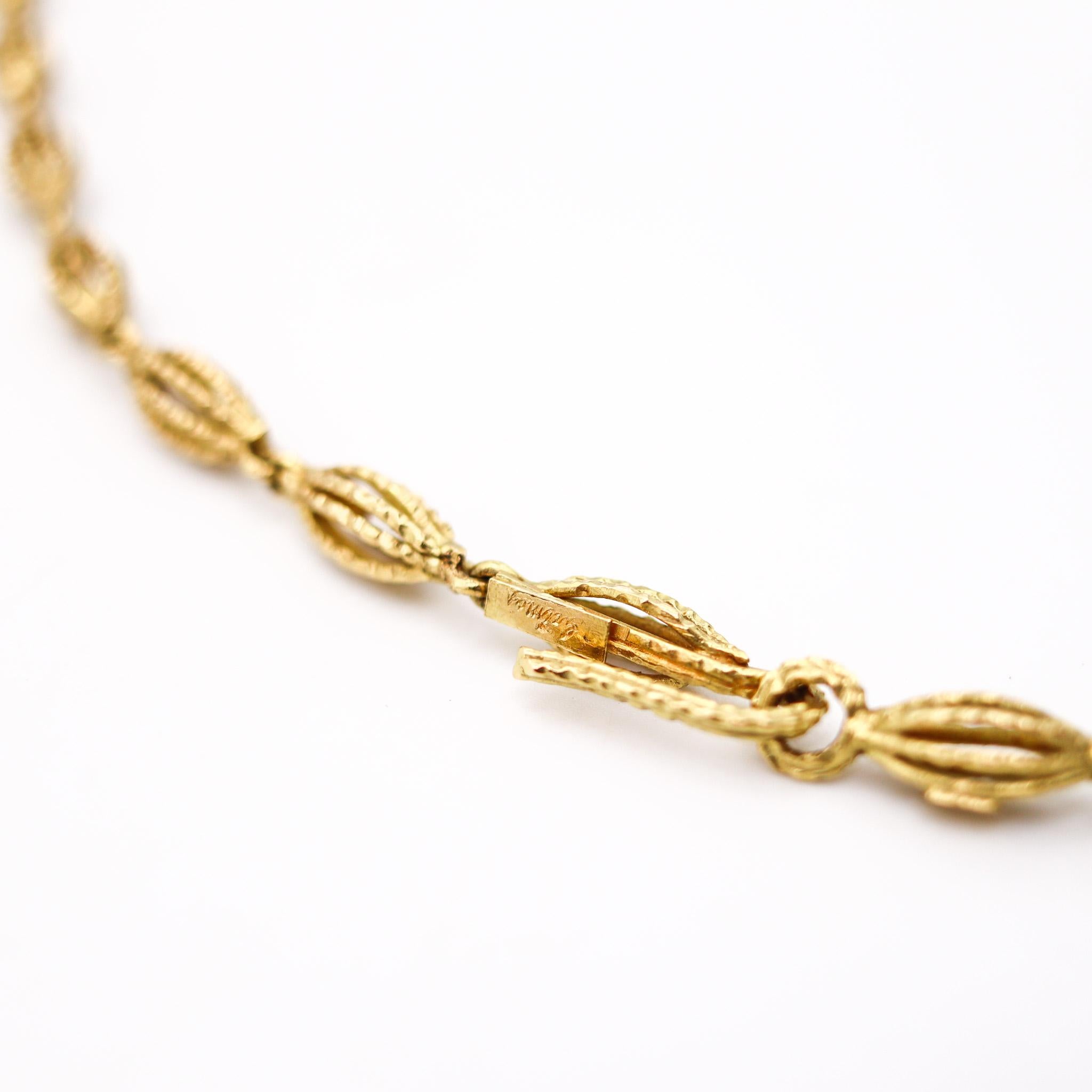 Women's or Men's Andrew Grima 1969 London Textured Chain In Solid 18Kt Yellow Gold For Sale