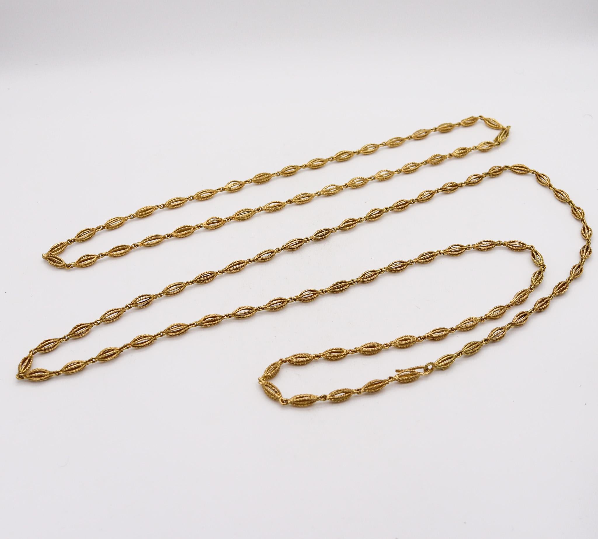 Andrew Grima 1969 London Textured Chain In Solid 18Kt Yellow Gold For Sale 2