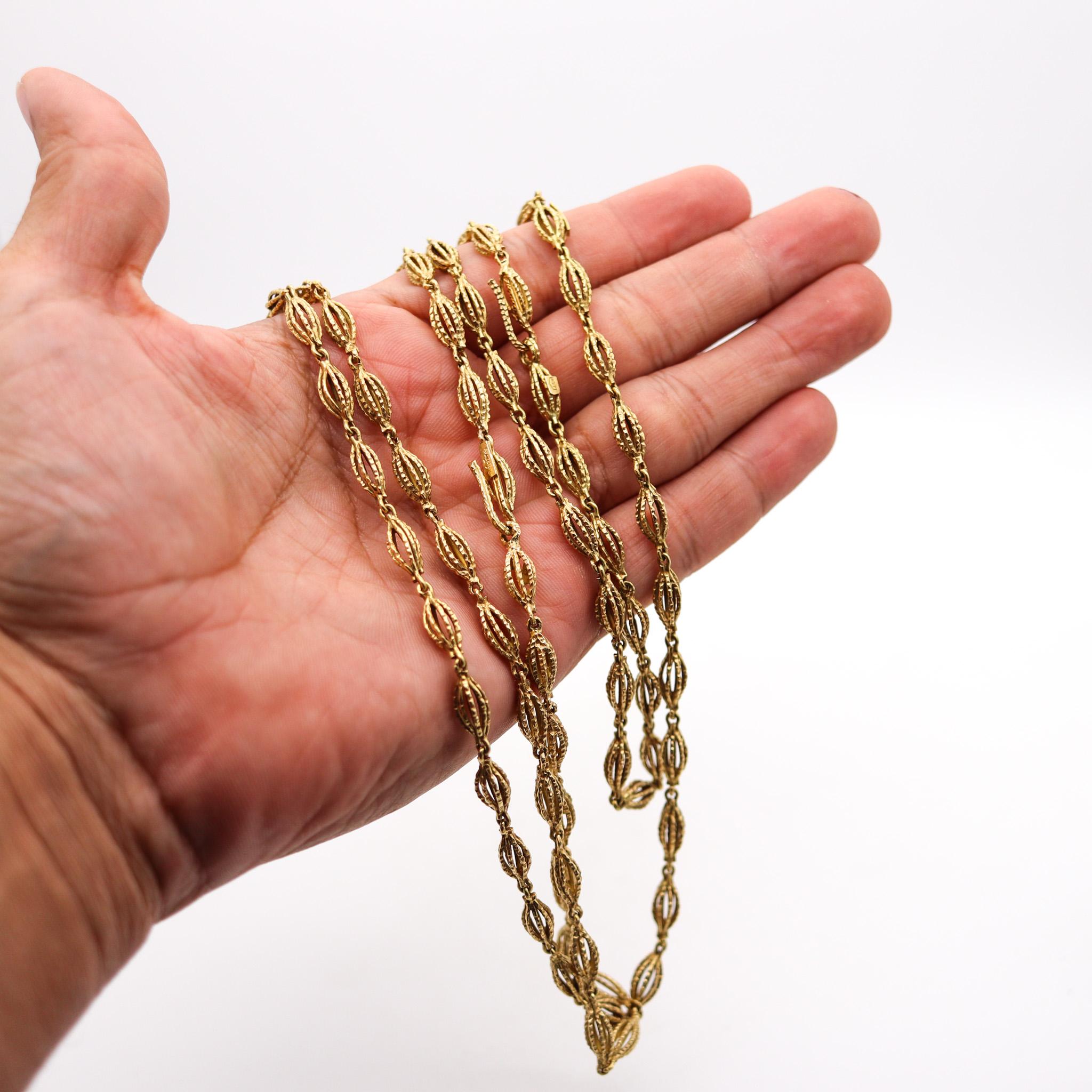 Andrew Grima 1969 London Textured Chain In Solid 18Kt Yellow Gold For Sale 3