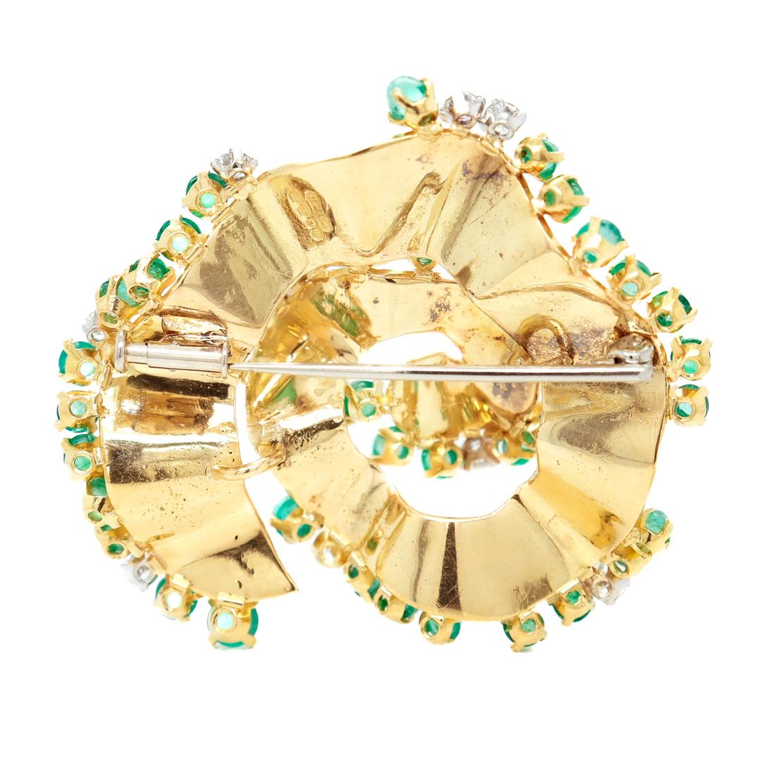 Andrew Grima Attributed 18 Karat Gold, Emerald, & Diamond Modernist Brooch In Good Condition For Sale In Philadelphia, PA