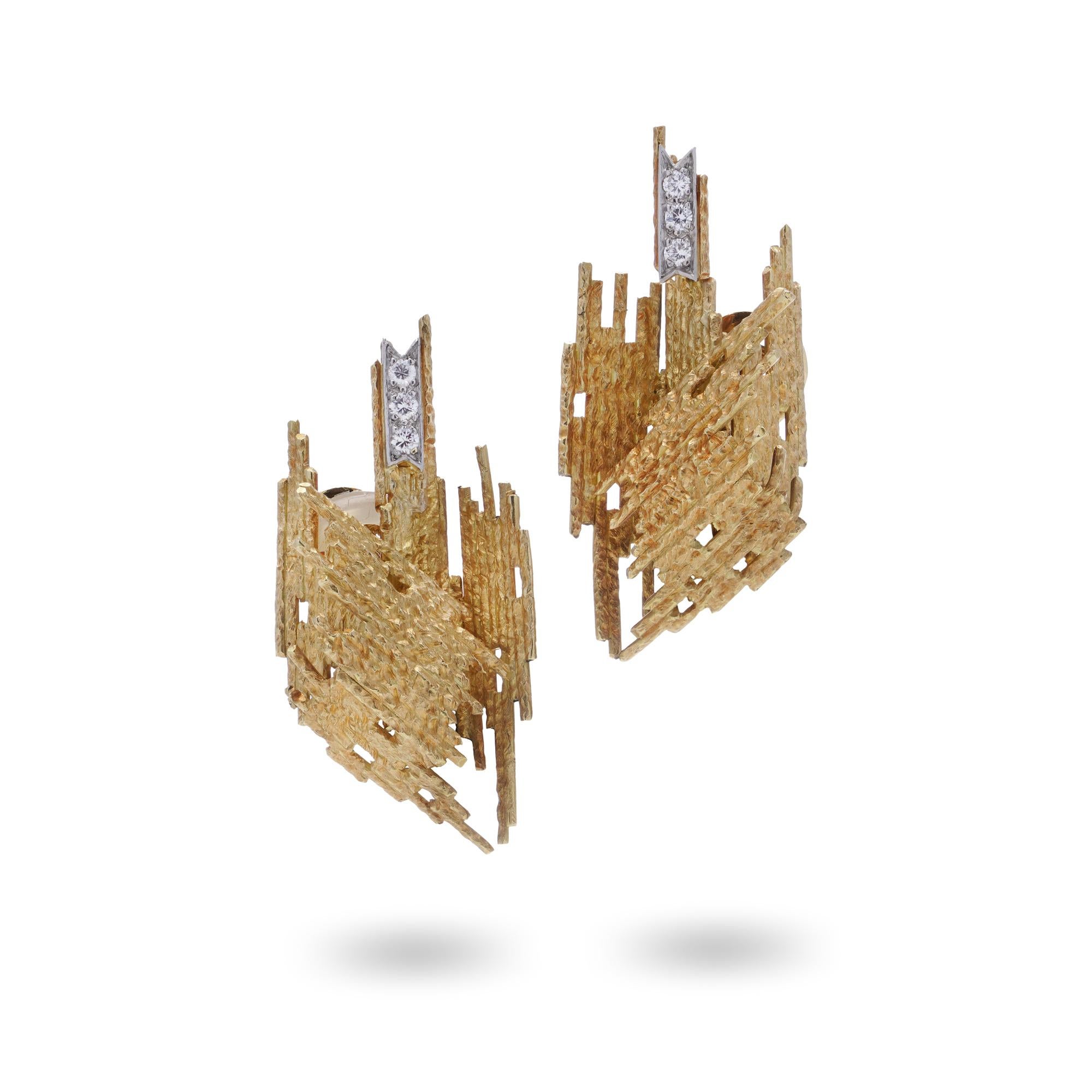 ANDREW GRIMA gold clip on earrings In Good Condition For Sale In Braintree, GB