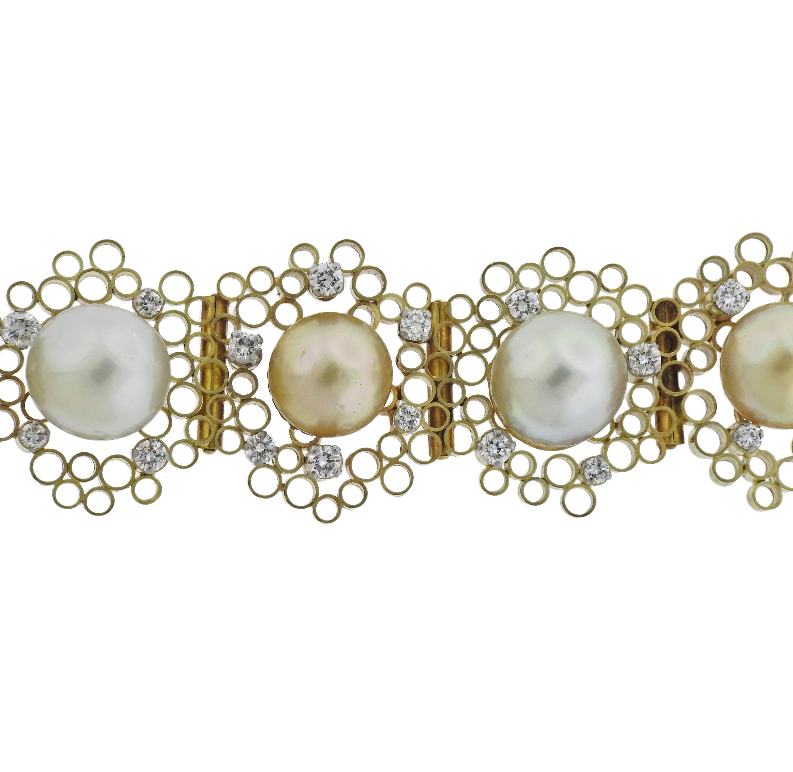 Rare 18k gold Andrew Grima honeycomb bracelet, decorated with approx. 4.50ctw in G/VS diamonds and 12.5mm - 14.1mm pearls. Created in 1974. Bracelet measures 7.25