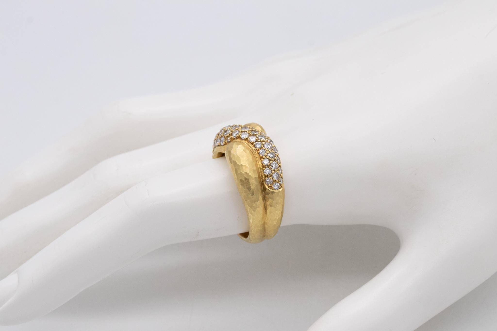 Modernist Andrew Grima Rare Hammered Ring in 18Kt Yellow Gold with 1.50 Ctw in VS Diamonds