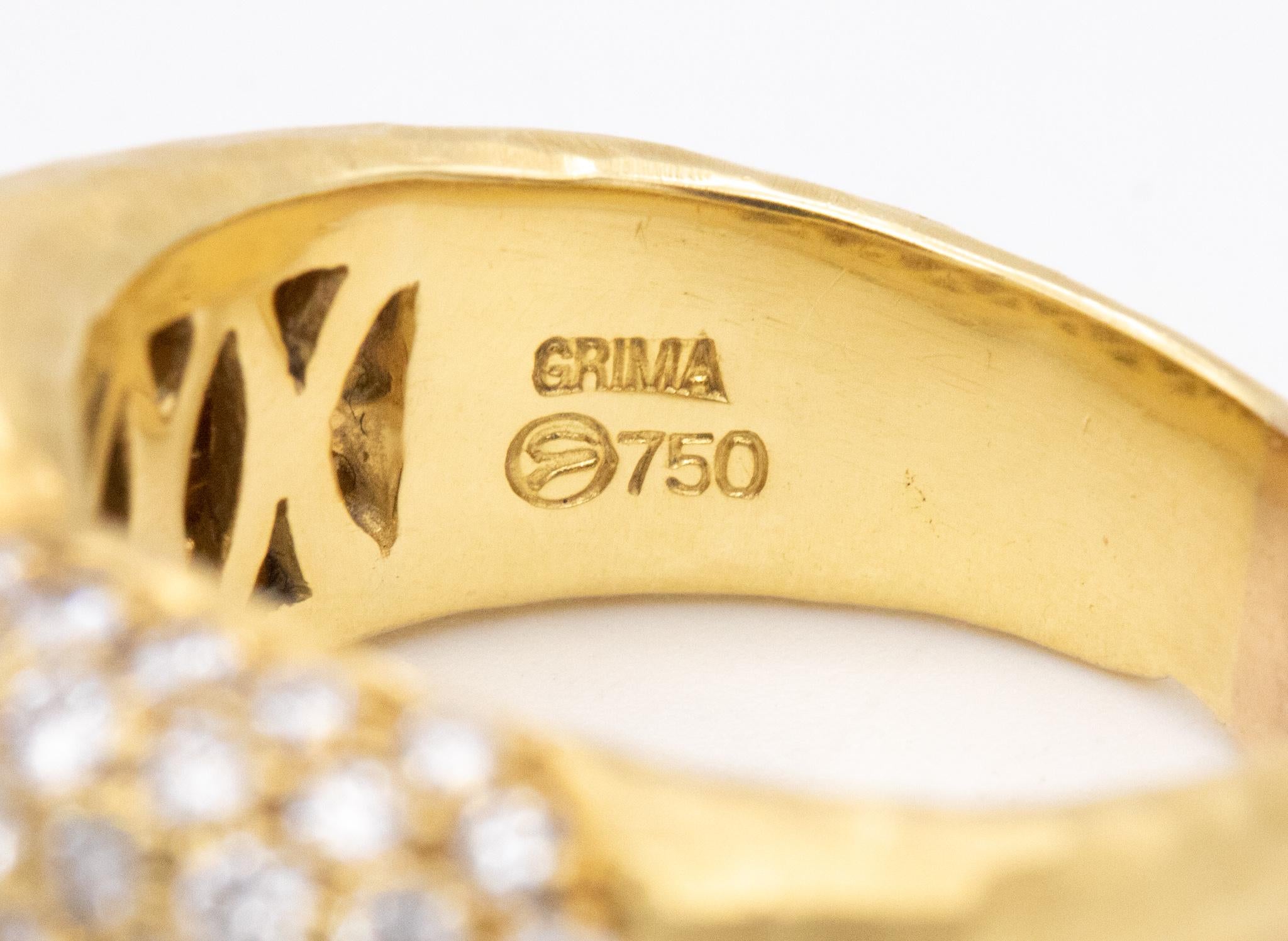 Andrew Grima Rare Hammered Ring in 18Kt Yellow Gold with 1.50 Ctw in VS Diamonds In Excellent Condition In Miami, FL