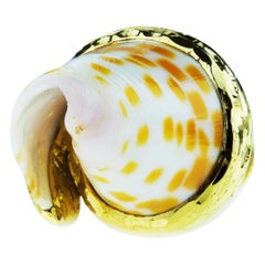 Andrew Grima Shell Tie Pin in 18 Karat Gold, 1970s Super Shell Collection, Retro
