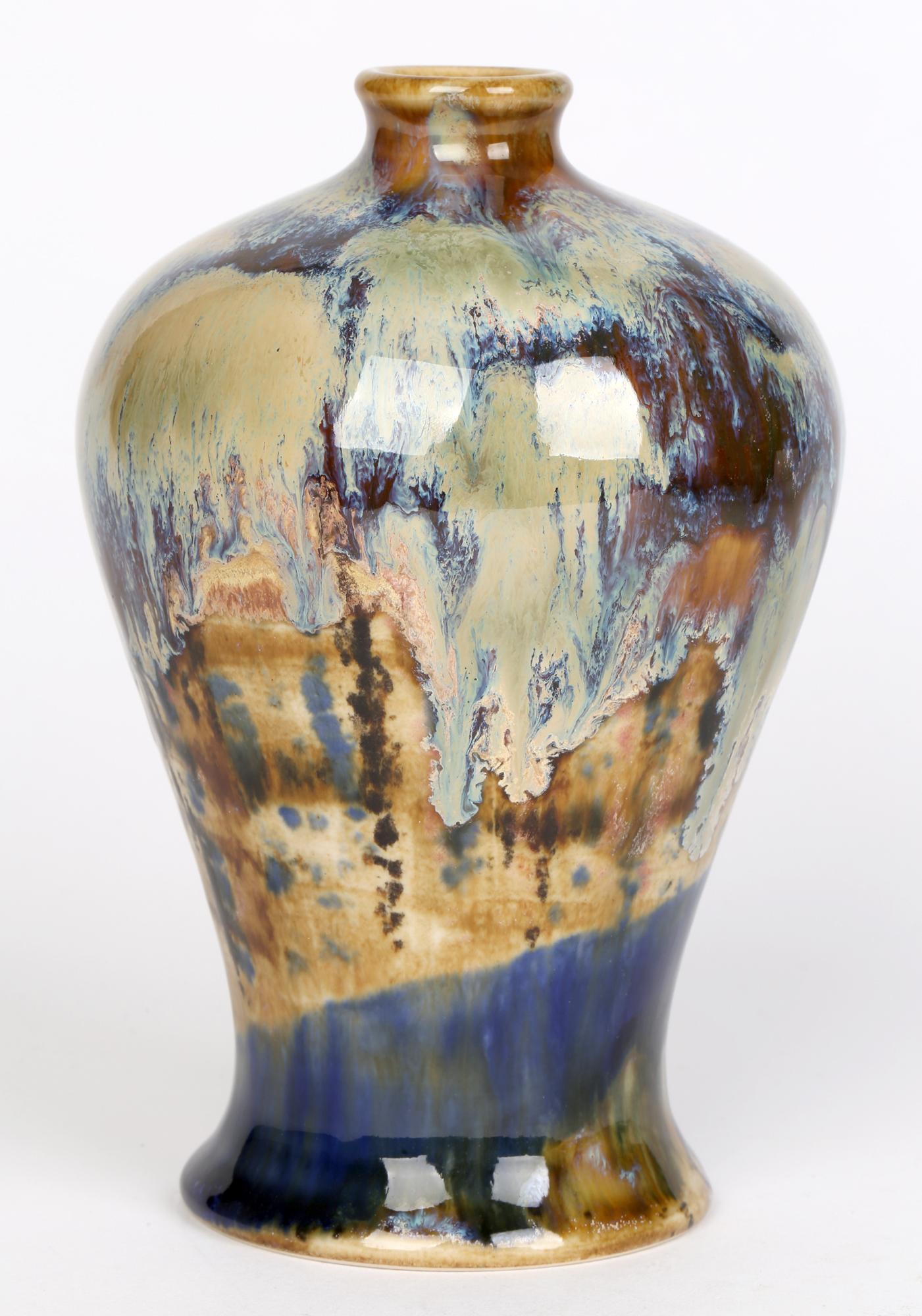 Vase balustre d'art en poterie cuite à haute température de Andrew Hull Cobridge en vente 2