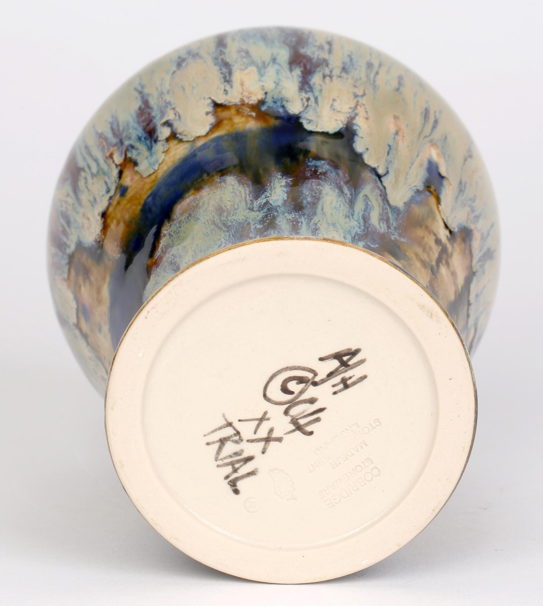 Moderne Vase balustre d'art en poterie cuite à haute température de Andrew Hull Cobridge en vente