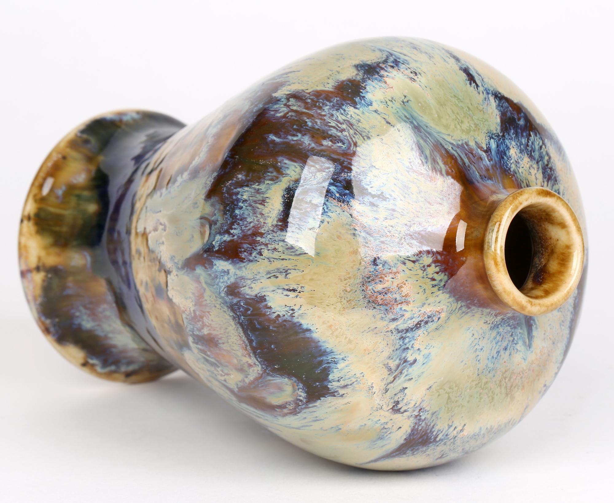 Vase balustre d'art en poterie cuite à haute température de Andrew Hull Cobridge en vente 1