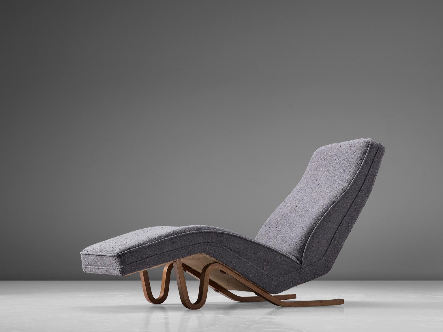 Andrew J. Milne, Chaise longue, beech and fabric, by United Kingdom, 1950s.

This is chaise longue designed by the Brit, Andrew J. Milne. The curved legs are made of a beech steam-bent frame. The daybed features a softly curved silhouette with