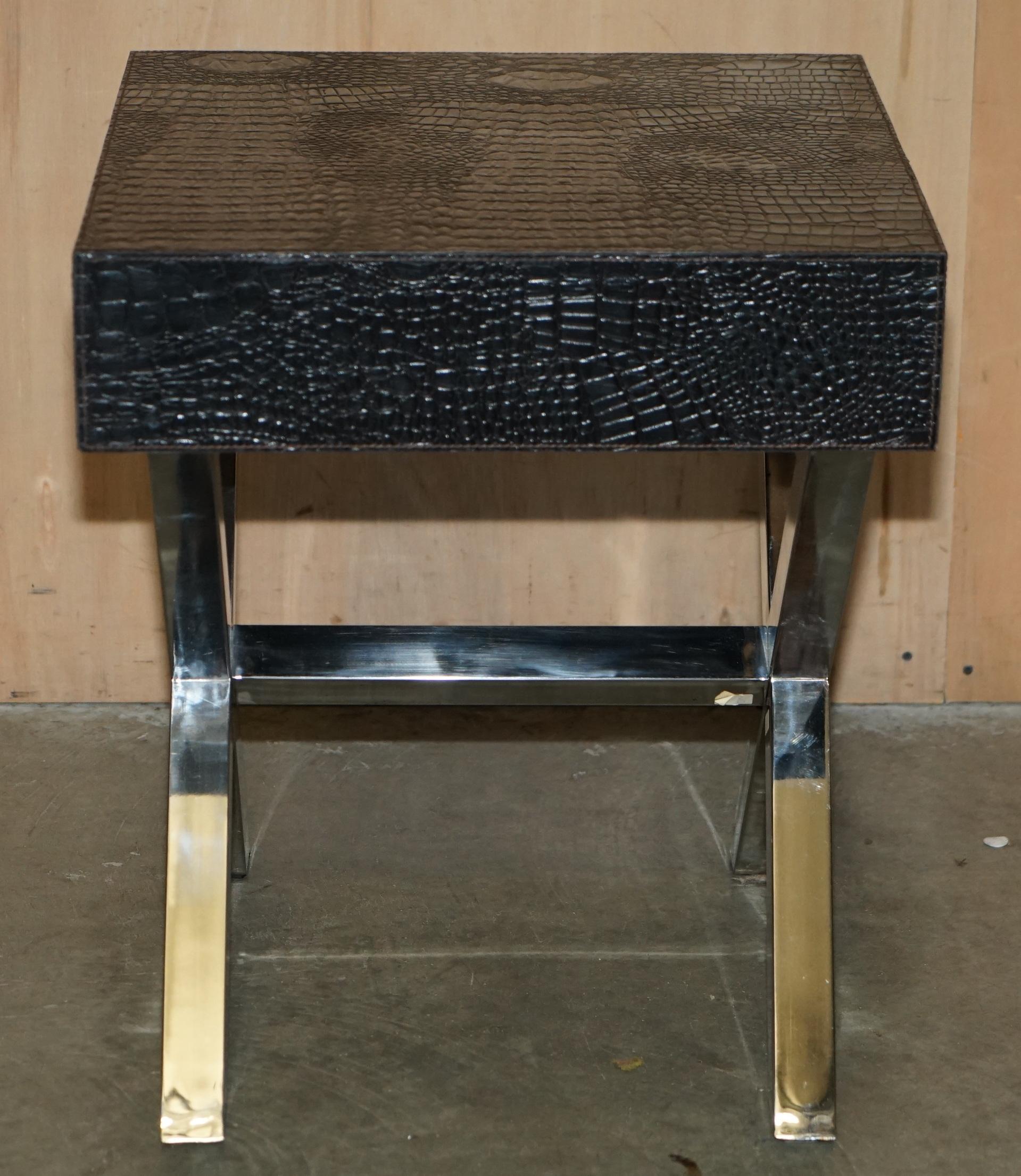 Paire de tables d'appoint style ANDREW MARTIN en cuir de type CROCODILE ALLIGATOR en vente 2