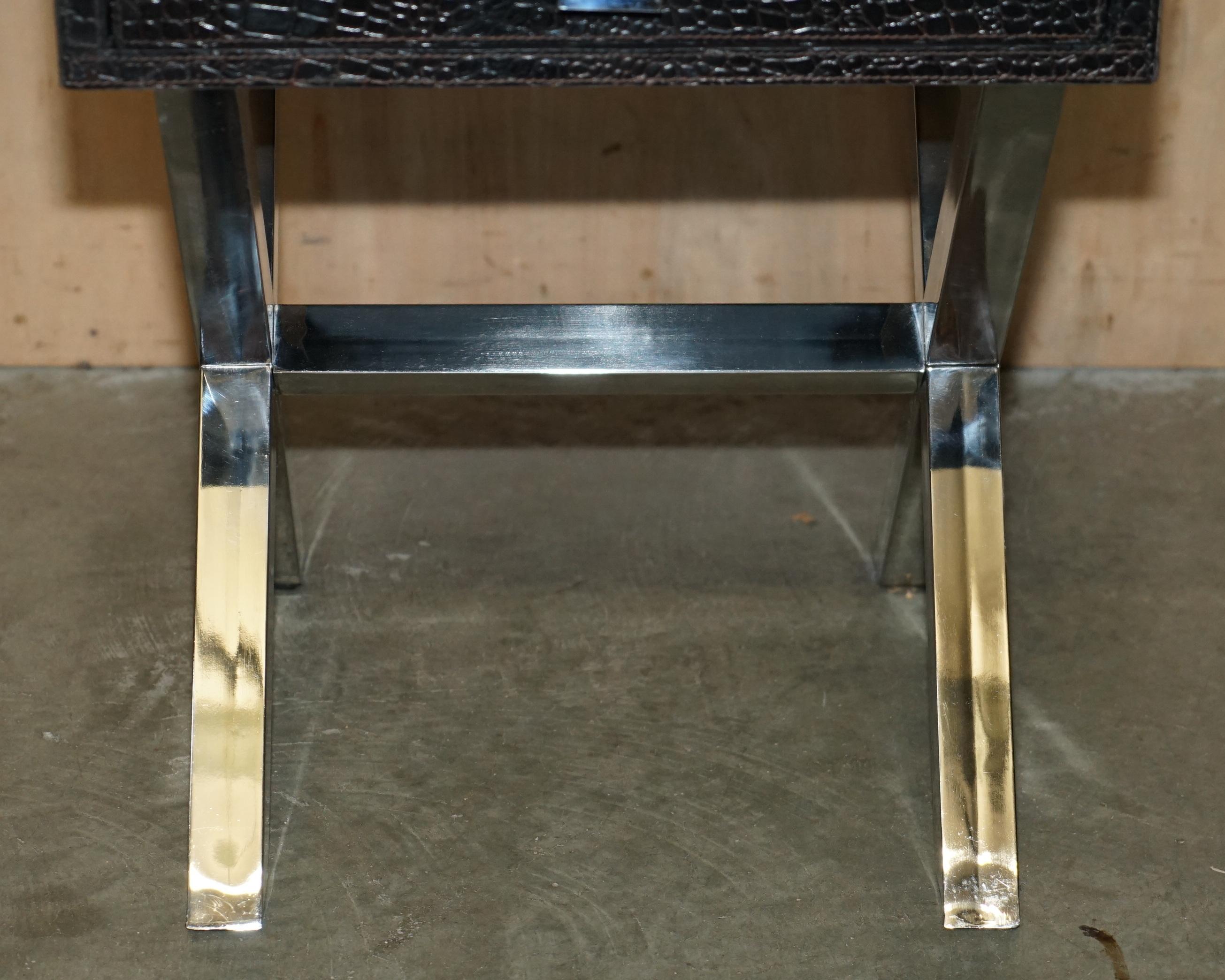Paire de tables d'appoint style ANDREW MARTIN en cuir de type CROCODILE ALLIGATOR en vente 11