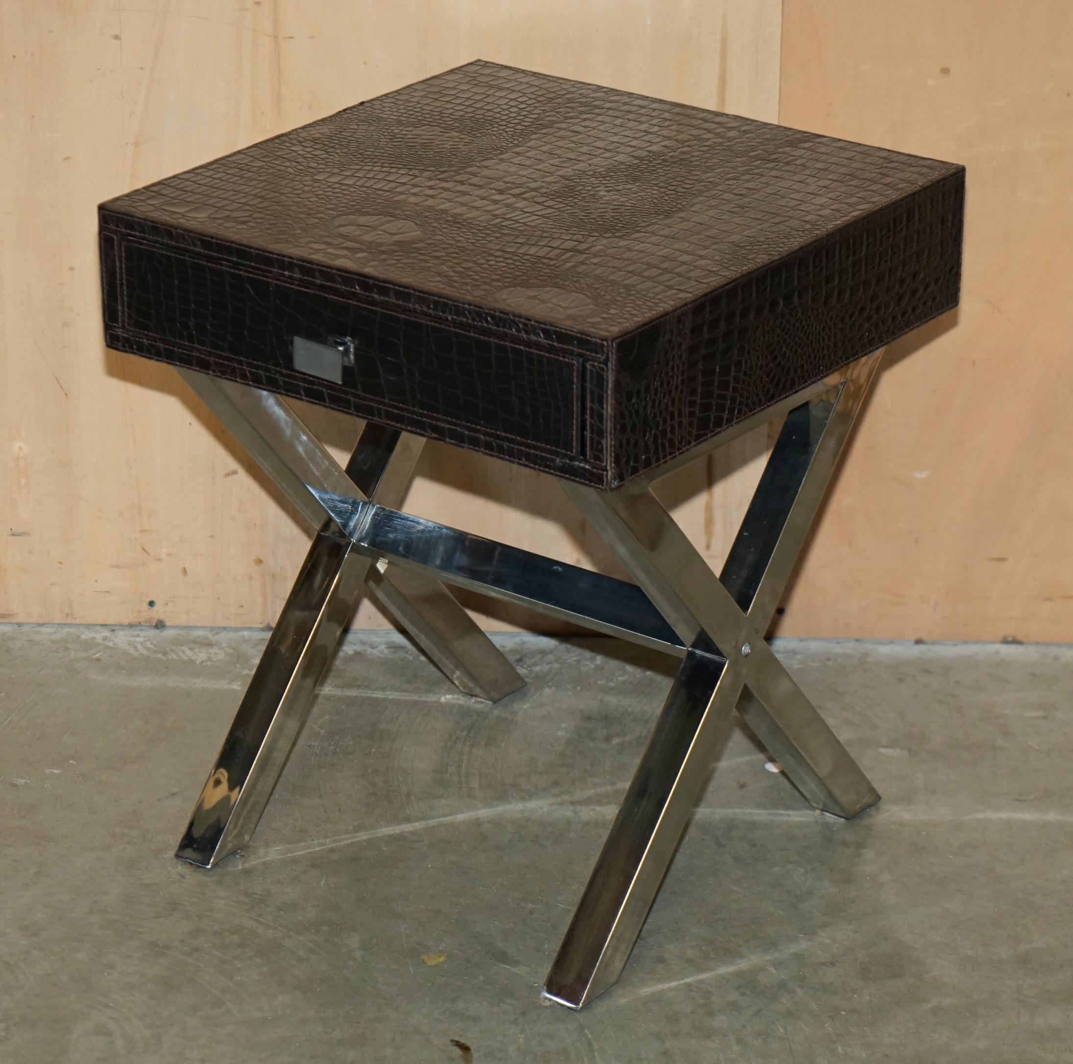 Art déco Paire de tables d'appoint style ANDREW MARTIN en cuir de type CROCODILE ALLIGATOR en vente