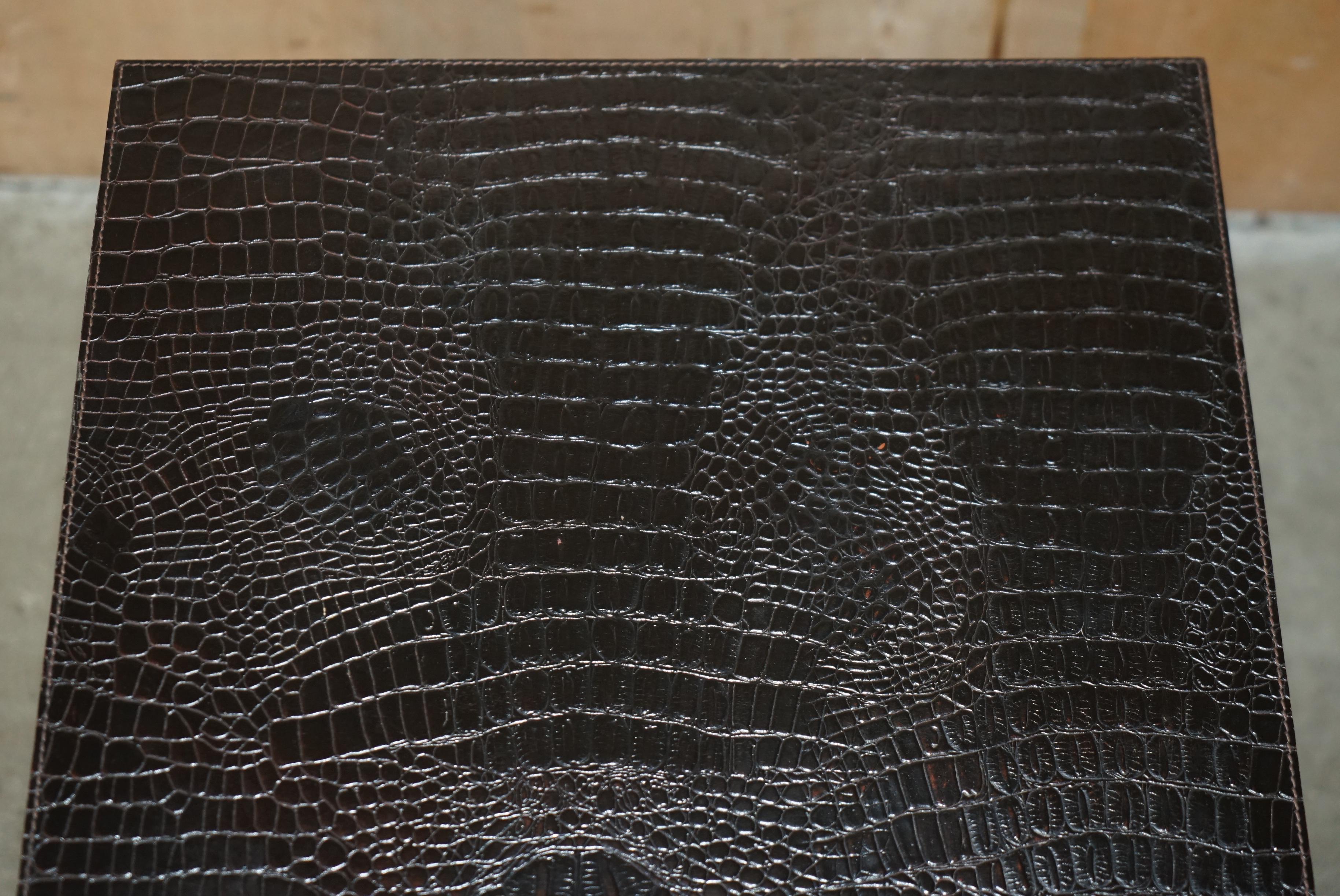 Fait main Paire de tables d'appoint style ANDREW MARTIN en cuir de type CROCODILE ALLIGATOR en vente