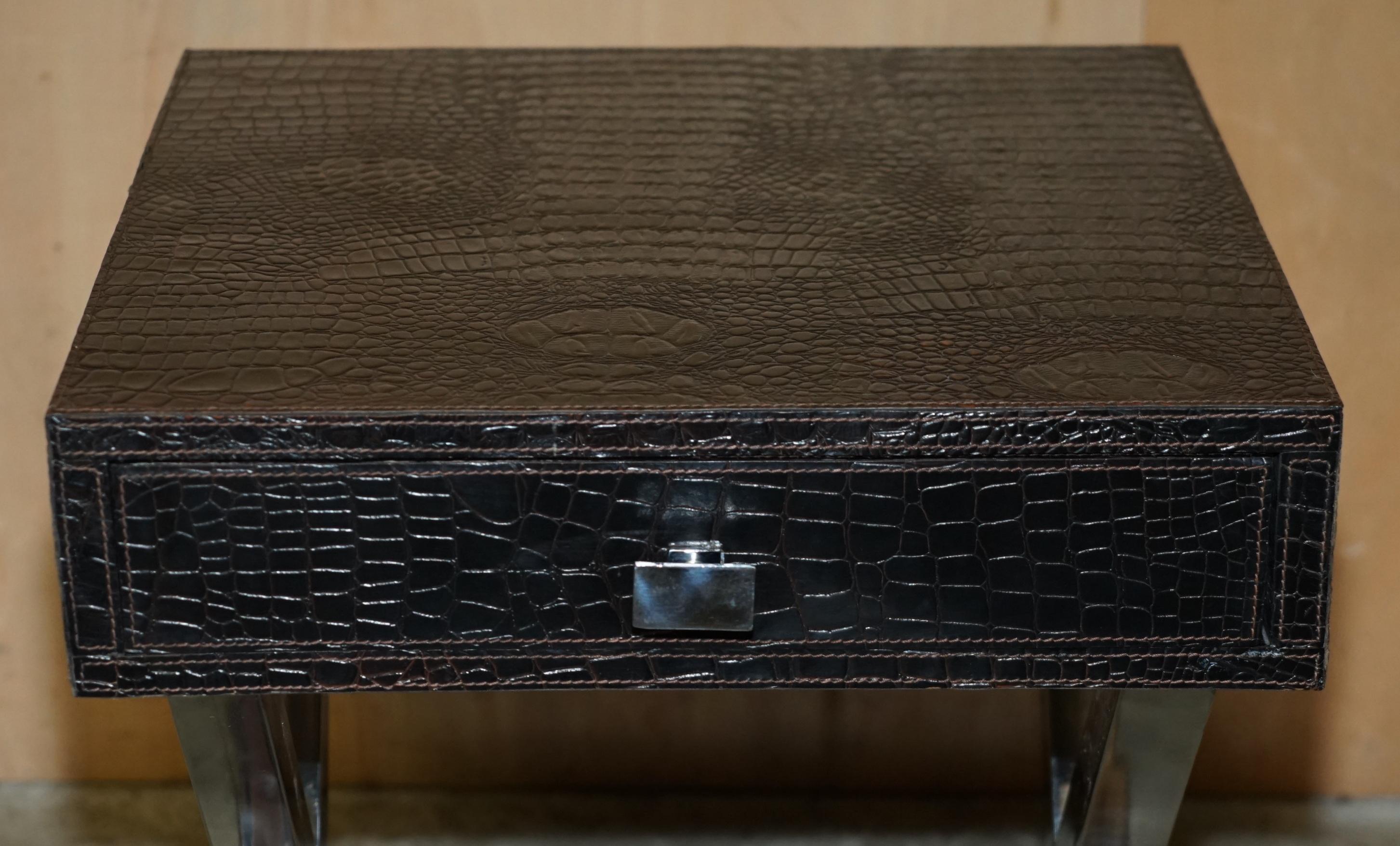 20ième siècle Paire de tables d'appoint style ANDREW MARTIN en cuir de type CROCODILE ALLIGATOR en vente