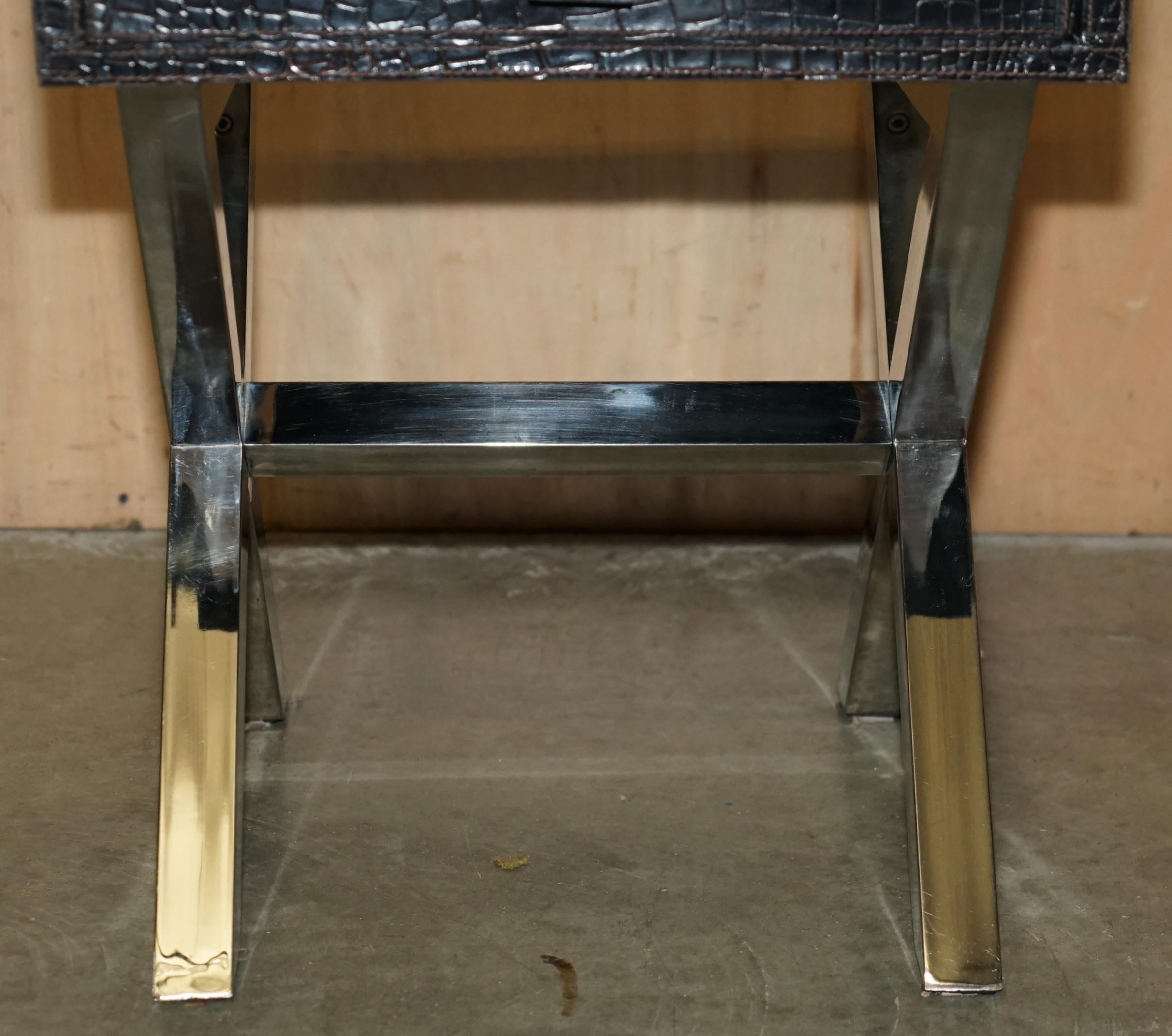 Cuir Paire de tables d'appoint style ANDREW MARTIN en cuir de type CROCODILE ALLIGATOR en vente