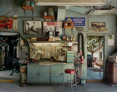 Andrew Moore - A1 Garage wide, Fotografie 2010, Druck nach