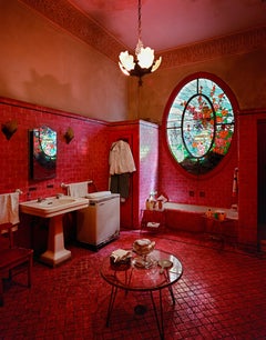 Andrew Moore - Bano Rojo, Fotografía 2015, Impreso después de
