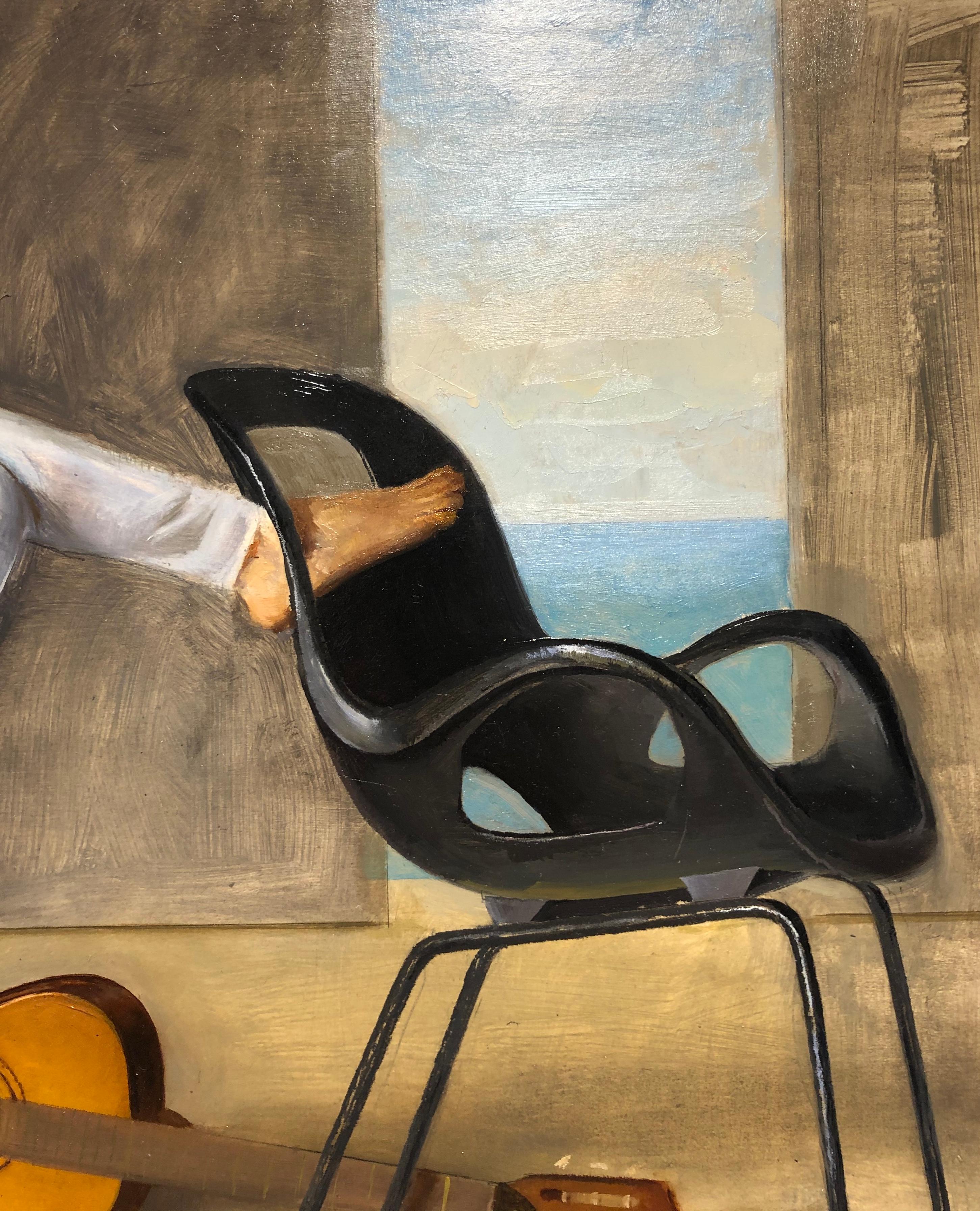 Ashley avec guitare, femme allongée sur une chaise Tom Vac, huile sur panneau d'origine - Marron Figurative Painting par Andrew S. Conklin