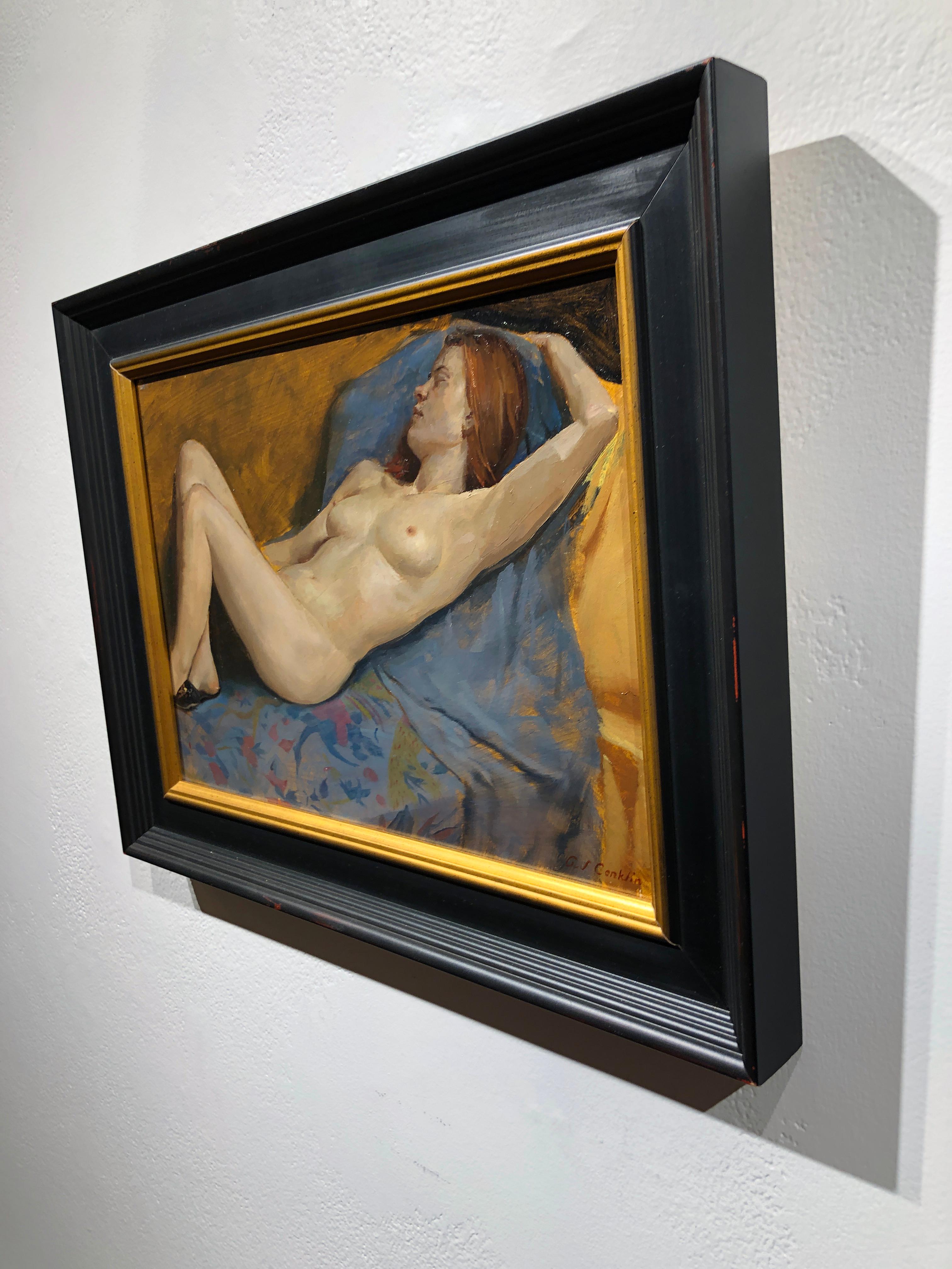 Maureen reclinata - Pittura ad olio originale, nudo femminile in pantofole, tessuti lussureggianti - Painting Contemporaneo di Andrew S. Conklin