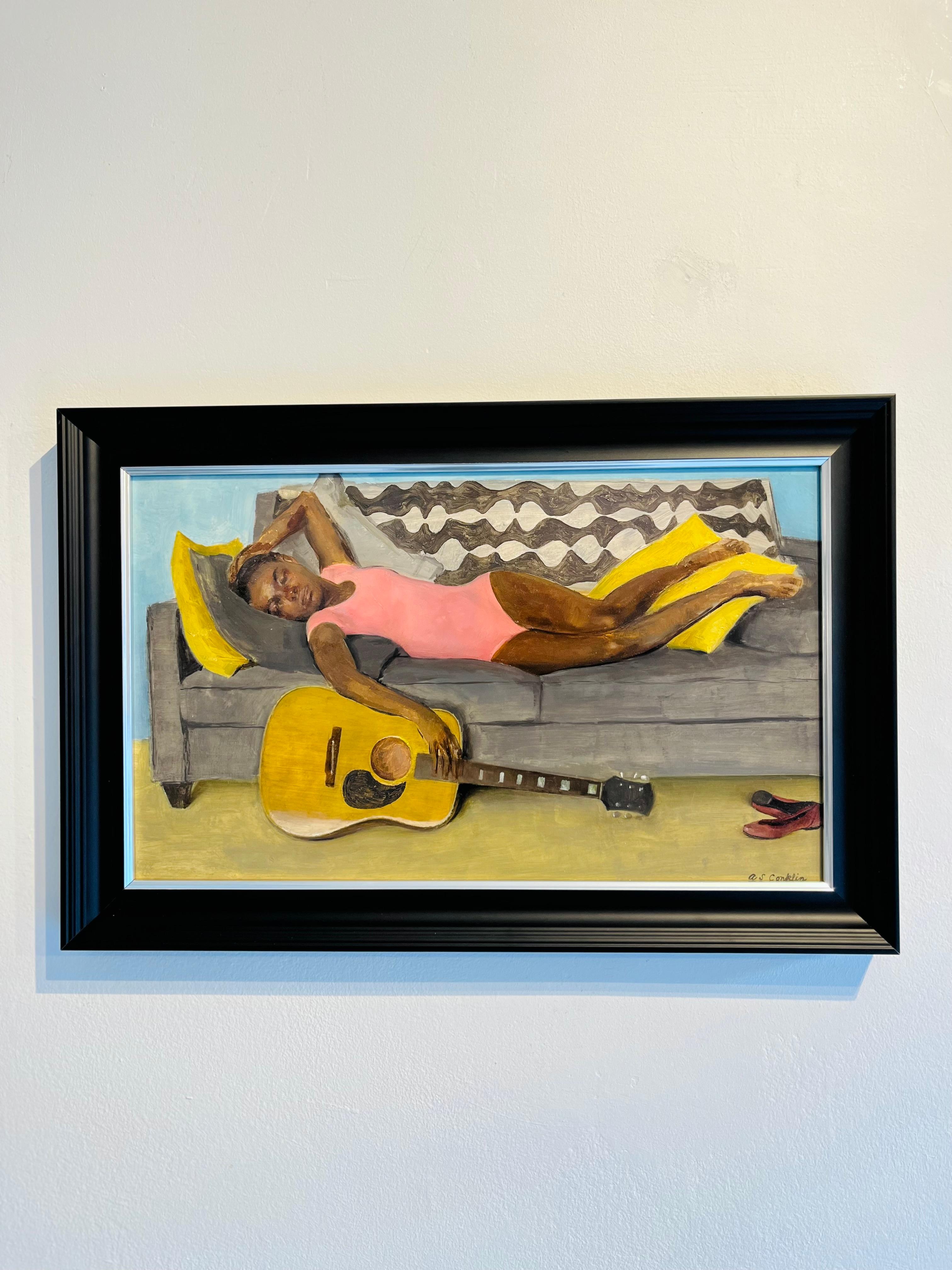 Nina Liegesessel mit Gitarre – originales weibliches realistisches Stillleben, Öl – Painting von Andrew S. Conklin