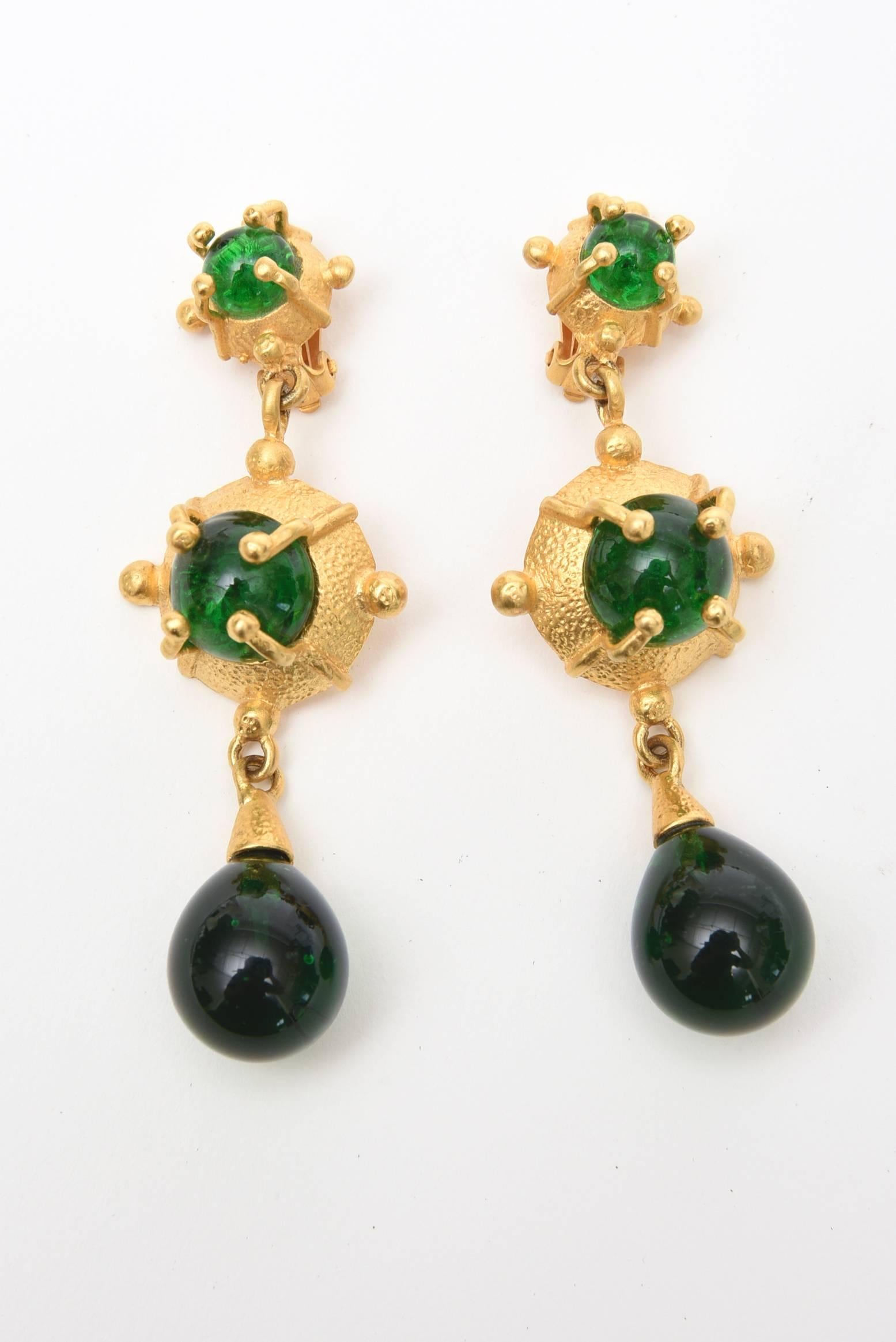  Andrew Spingarn Gold Plated With Green Glass Sculptural Necklace, Earrings Set For Sale 3