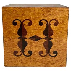 Andrew Szoeke "H" Monogram intarsiato in legno, fermacarte a forma di cubo