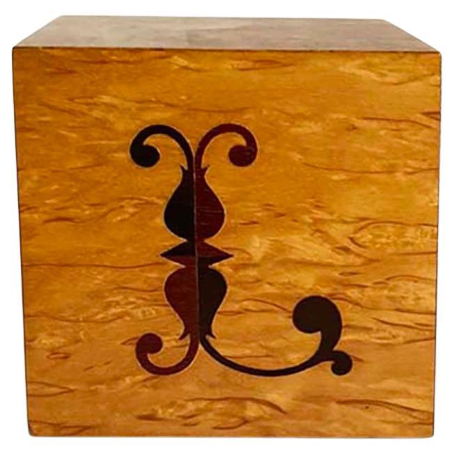 Andrew Szoeke "L" Monogramme Marqueterie Wood Cube Presse-papier en vente