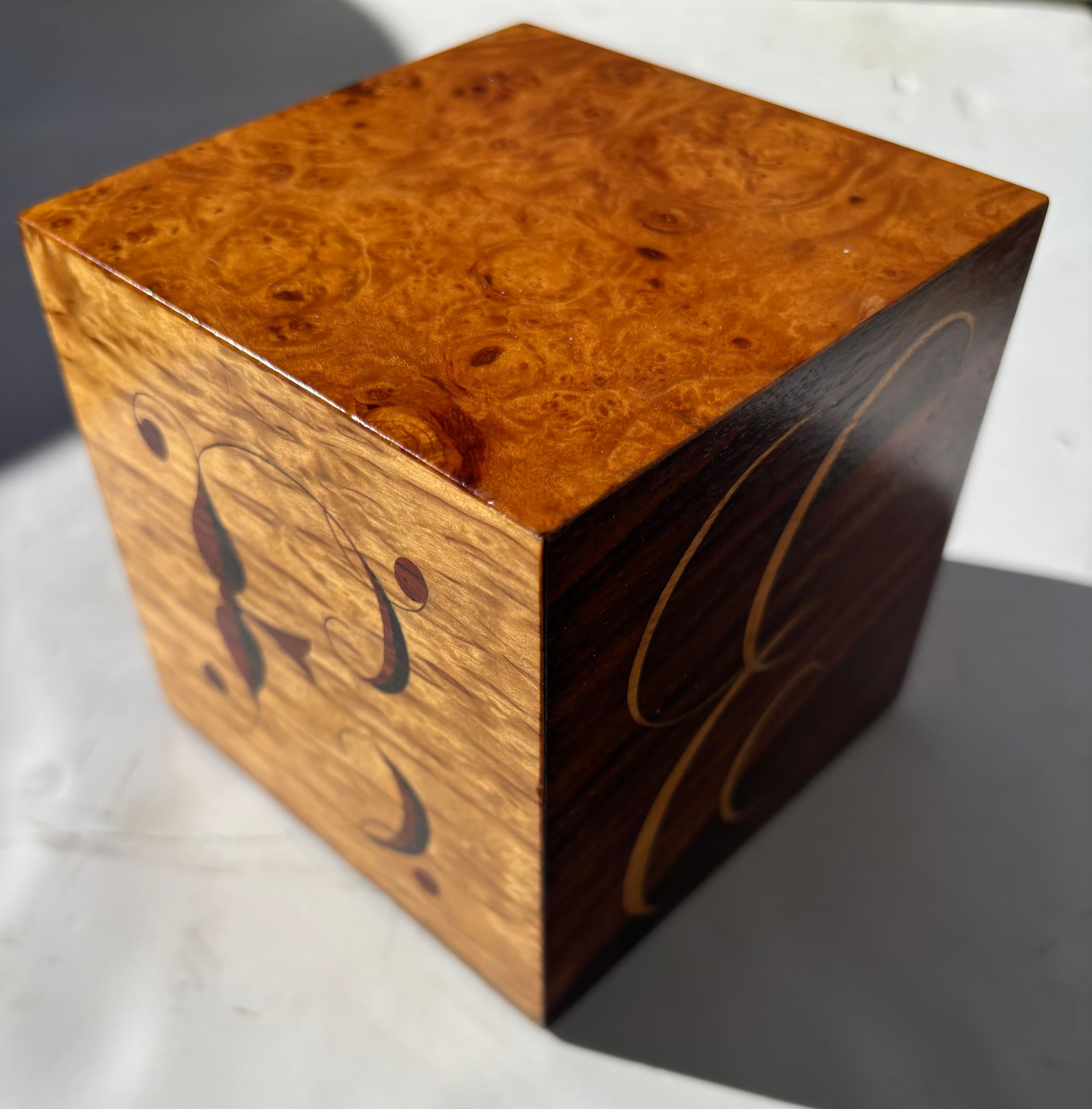 Andrew Szoeke Holz Briefbeschwerer Würfel Skulptur 