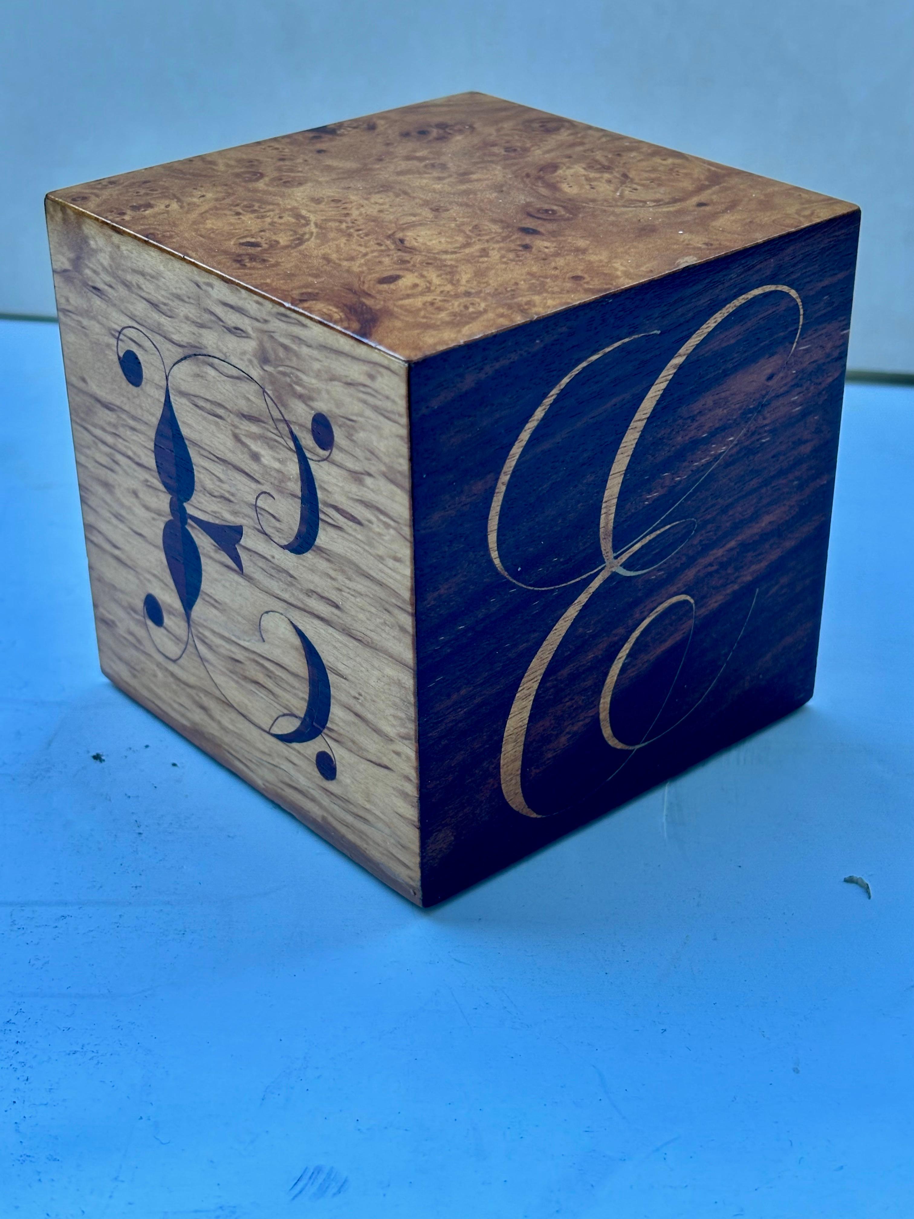 Andrew Szoeke Holz Briefbeschwerer Würfel Skulptur 