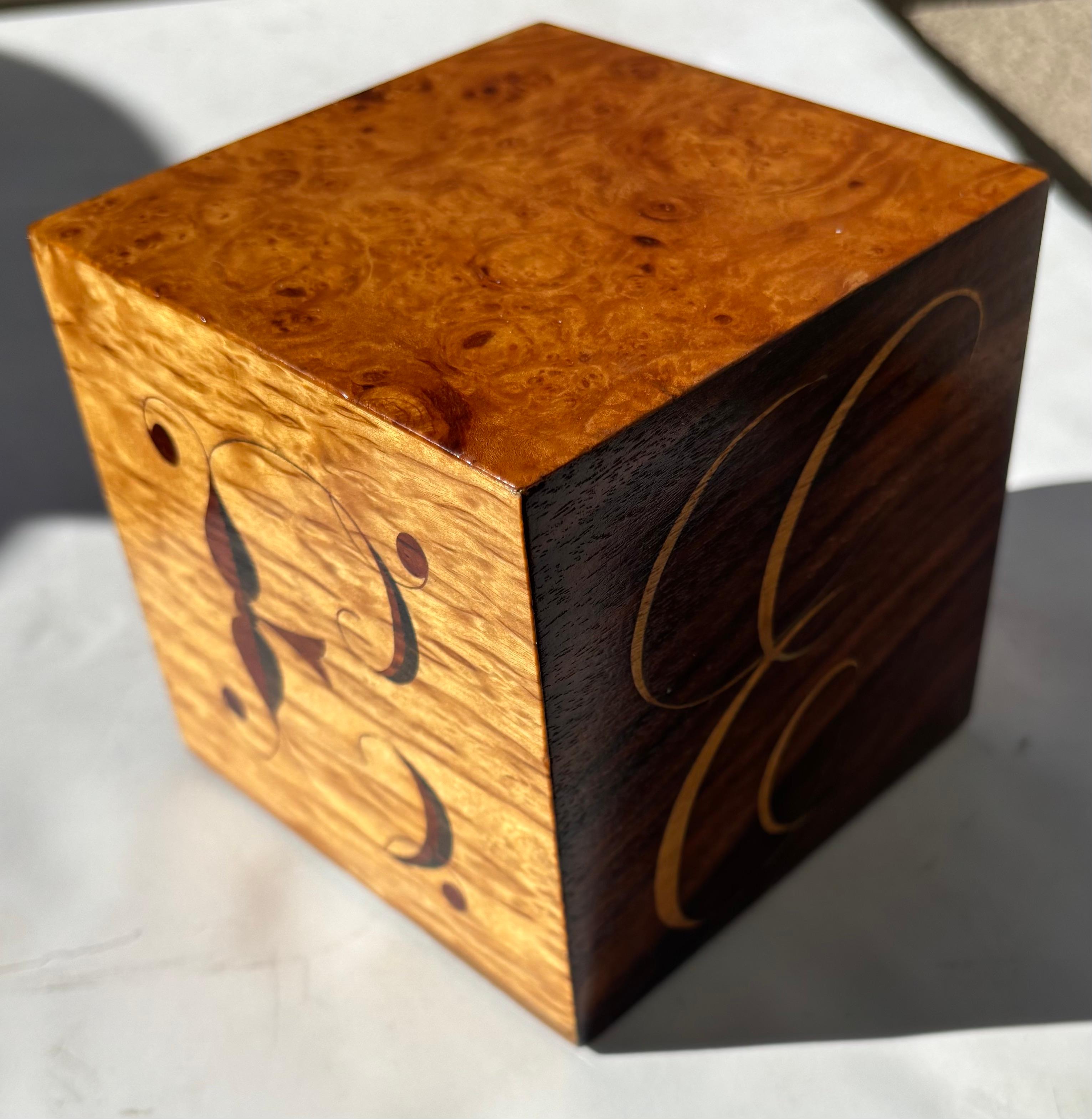 Andrew Szoeke Holz Briefbeschwerer Würfel Skulptur 