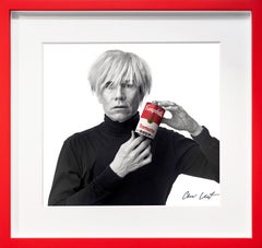 Andy Warhol con la zuppa rossa di Campbell' Stampa fotografica d'archivio di piccole dimensioni