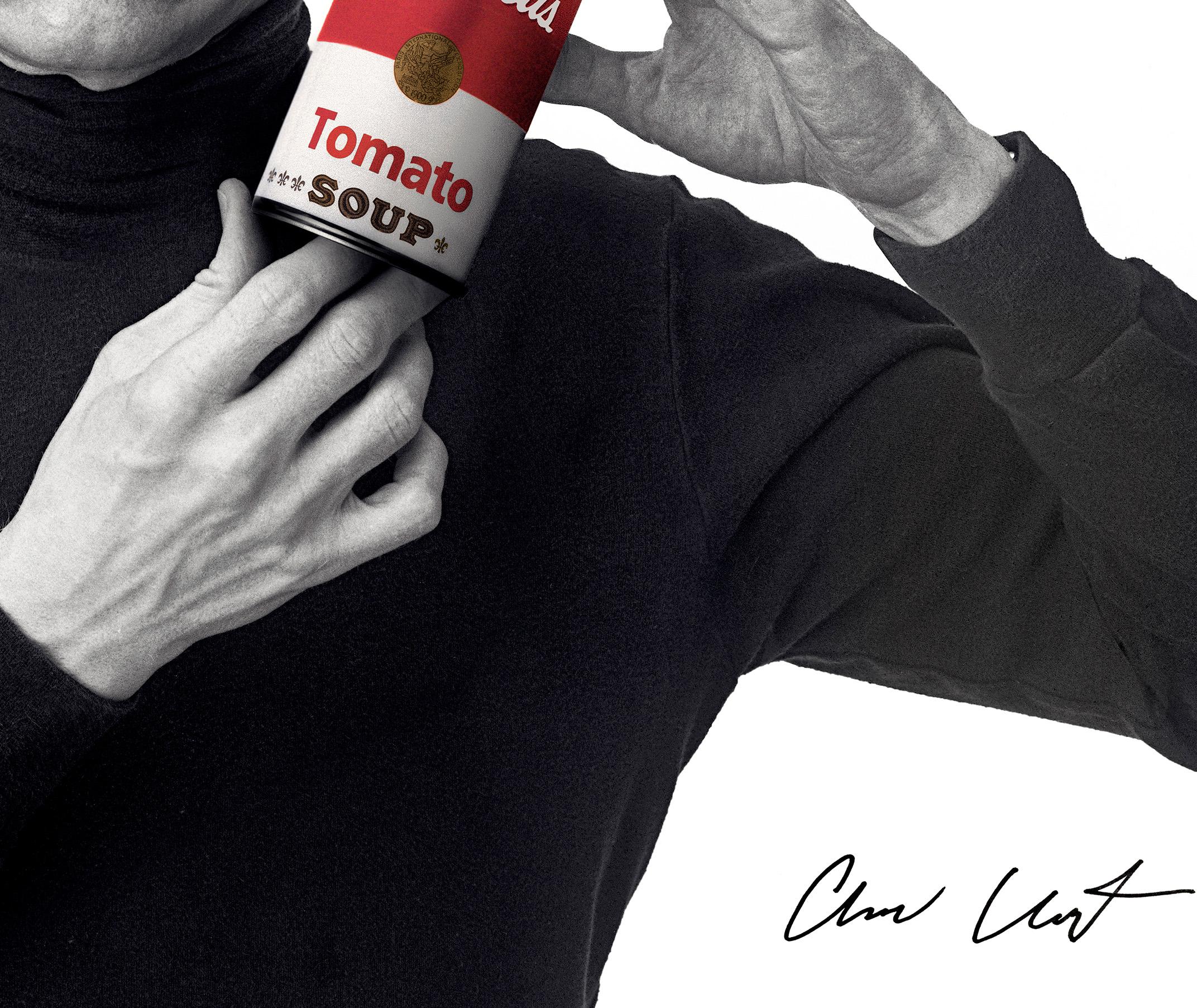 Archiv-Fotodruck 'Andy Warhol mit roter Campbell's Soup', 1985/2020 im Angebot 3
