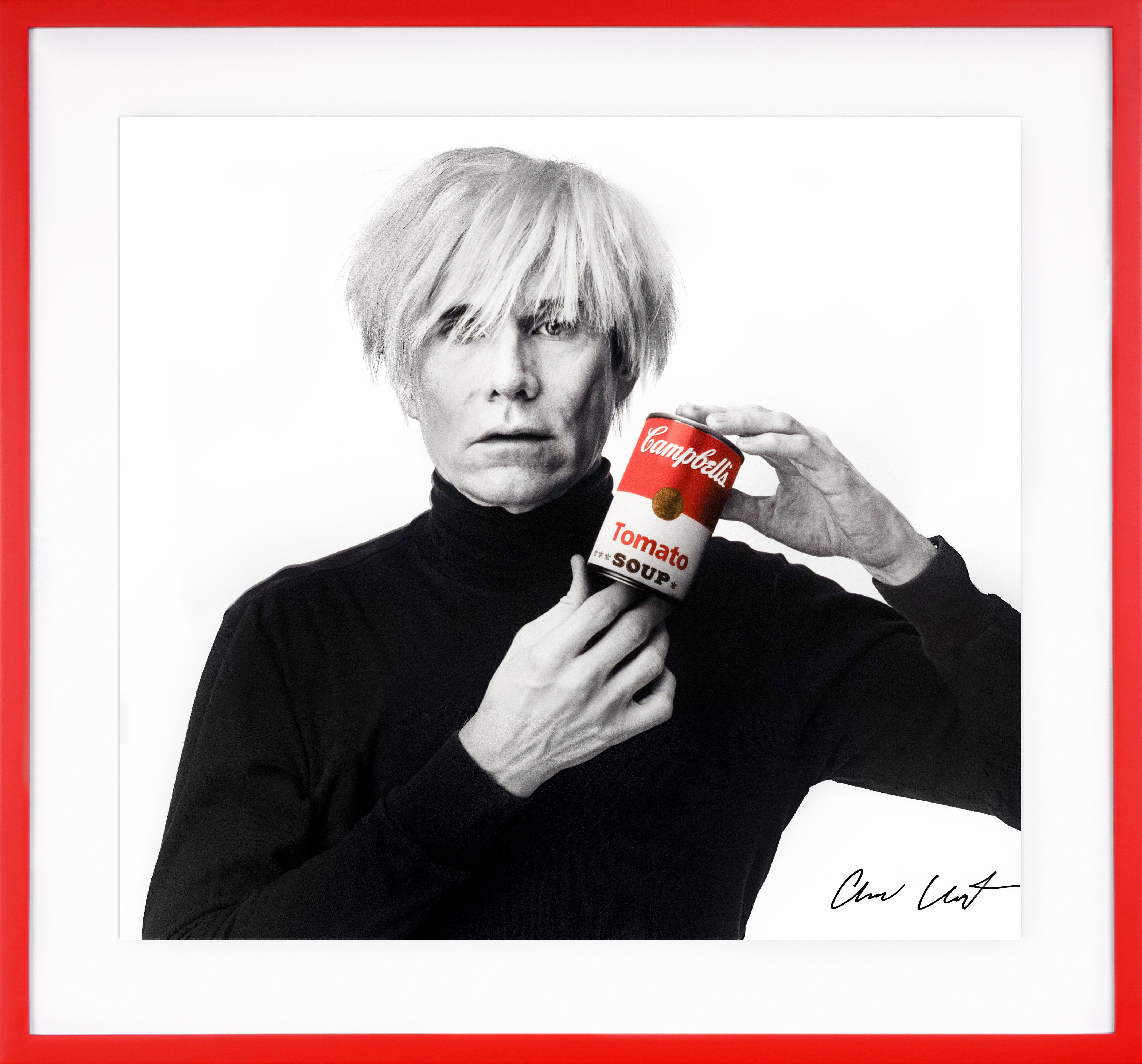 Stampa fotografica d'archivio 'Andy Warhol con la zuppa rossa di Campbell', 1985/2020