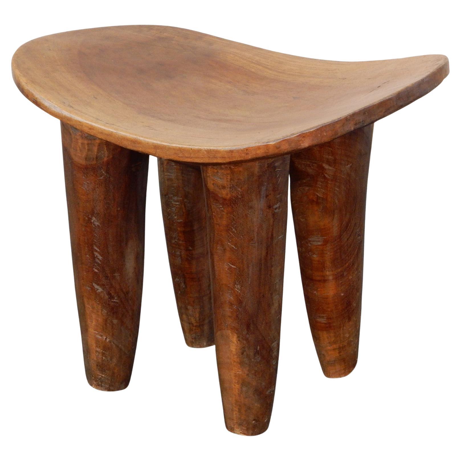 Andrianna Shamaris Table tabouret africain en bois sculpté Senufo