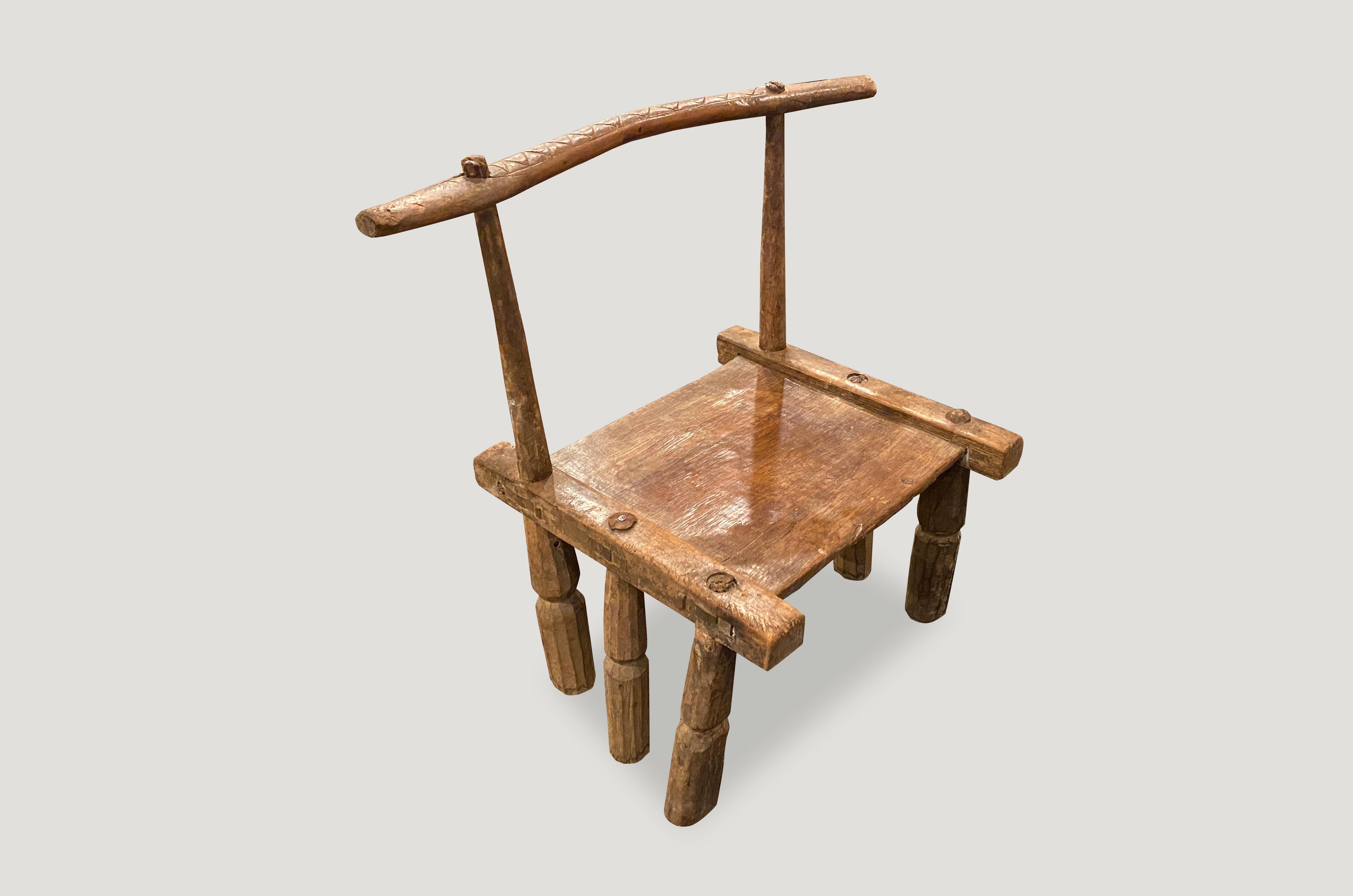 Andrianna Shamaris Silla o mesa auxiliar africana de madera, Costa de Marfil Primitivo en venta