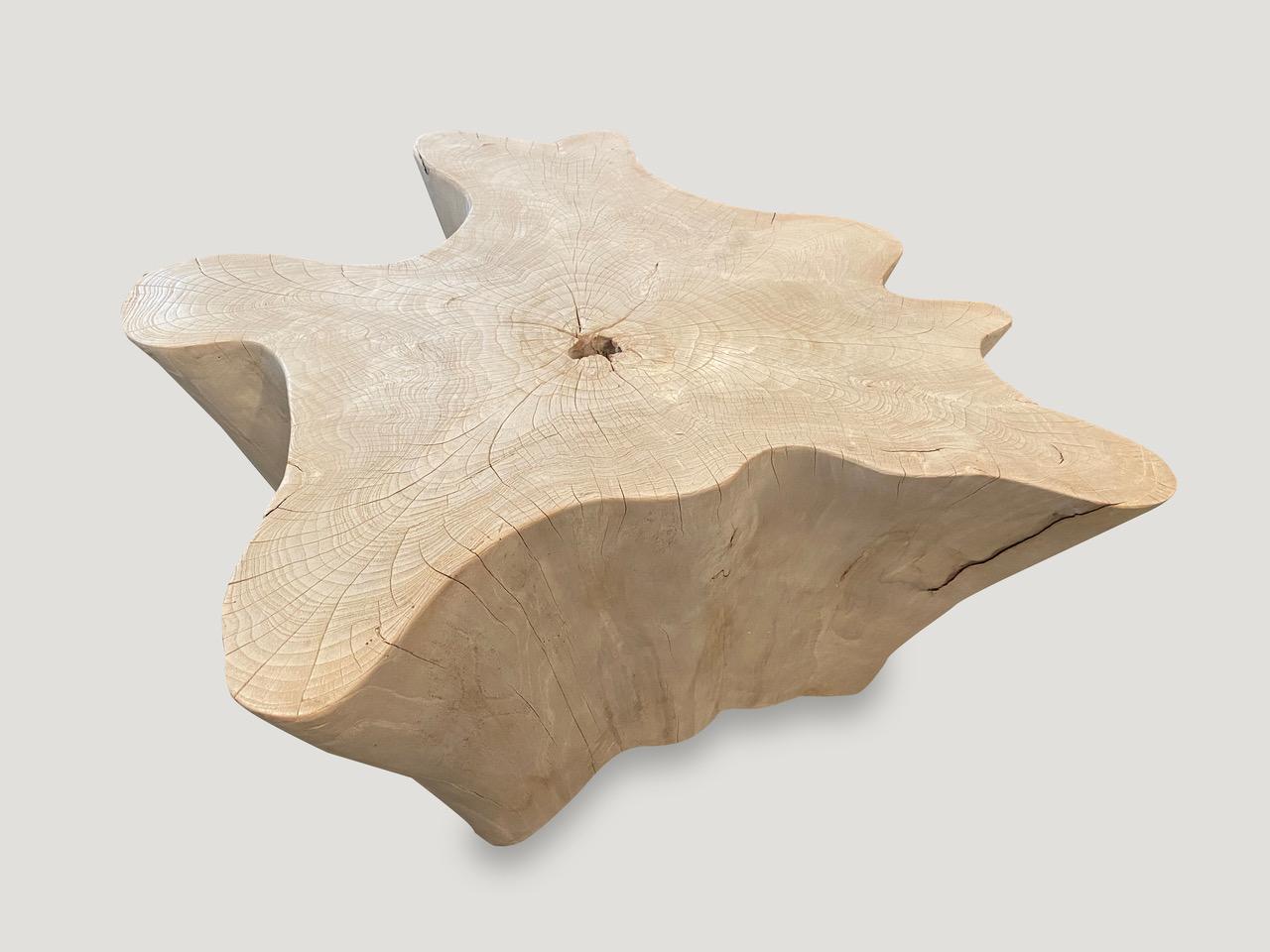 Organique Table basse modulaire Andrianna Shamaris Amorphous en bois de teck blanchi en vente