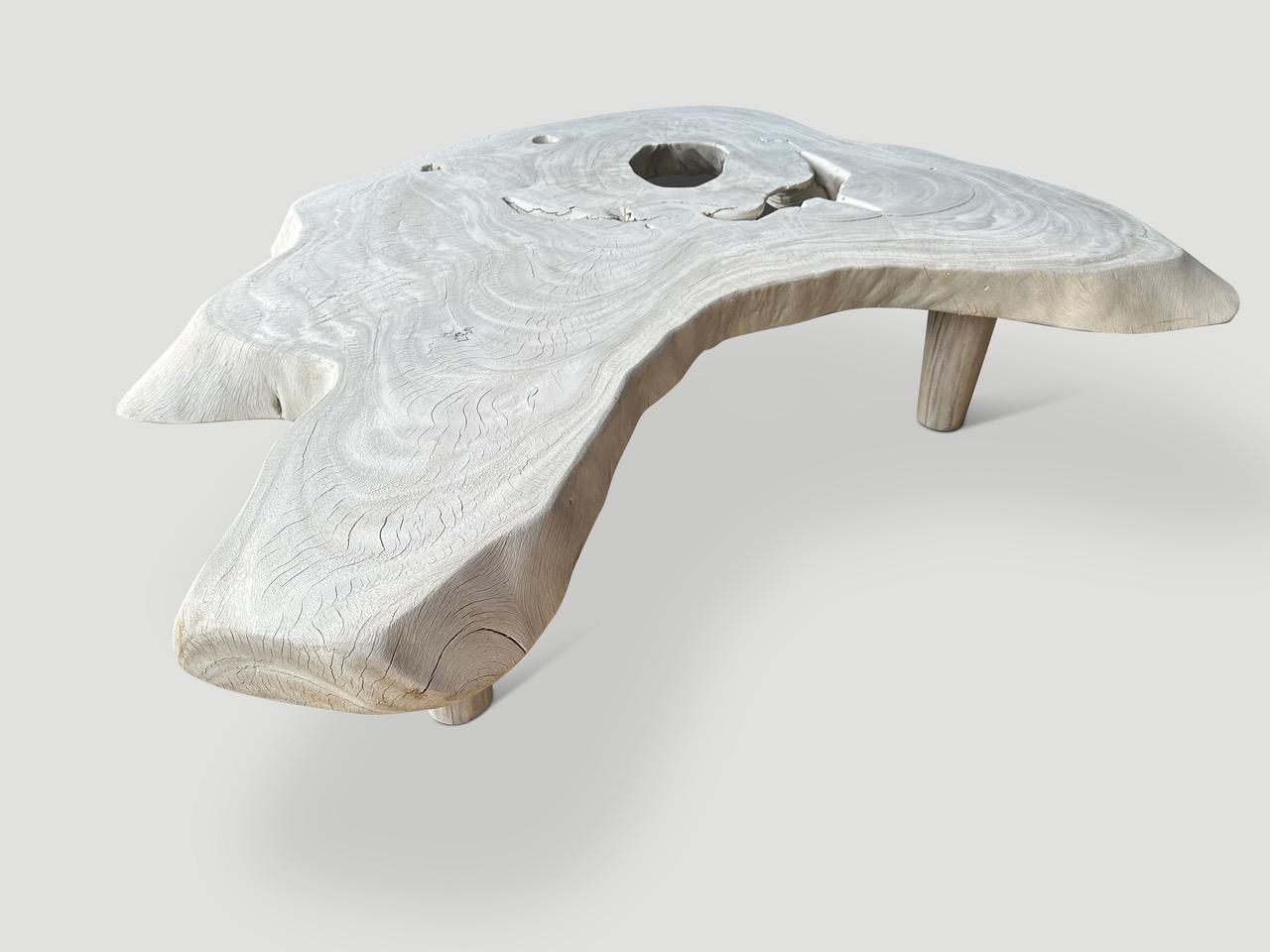 Organique Table basse blanchie Andrianna Shamaris Amorphous du milieu du siècle dernier en vente