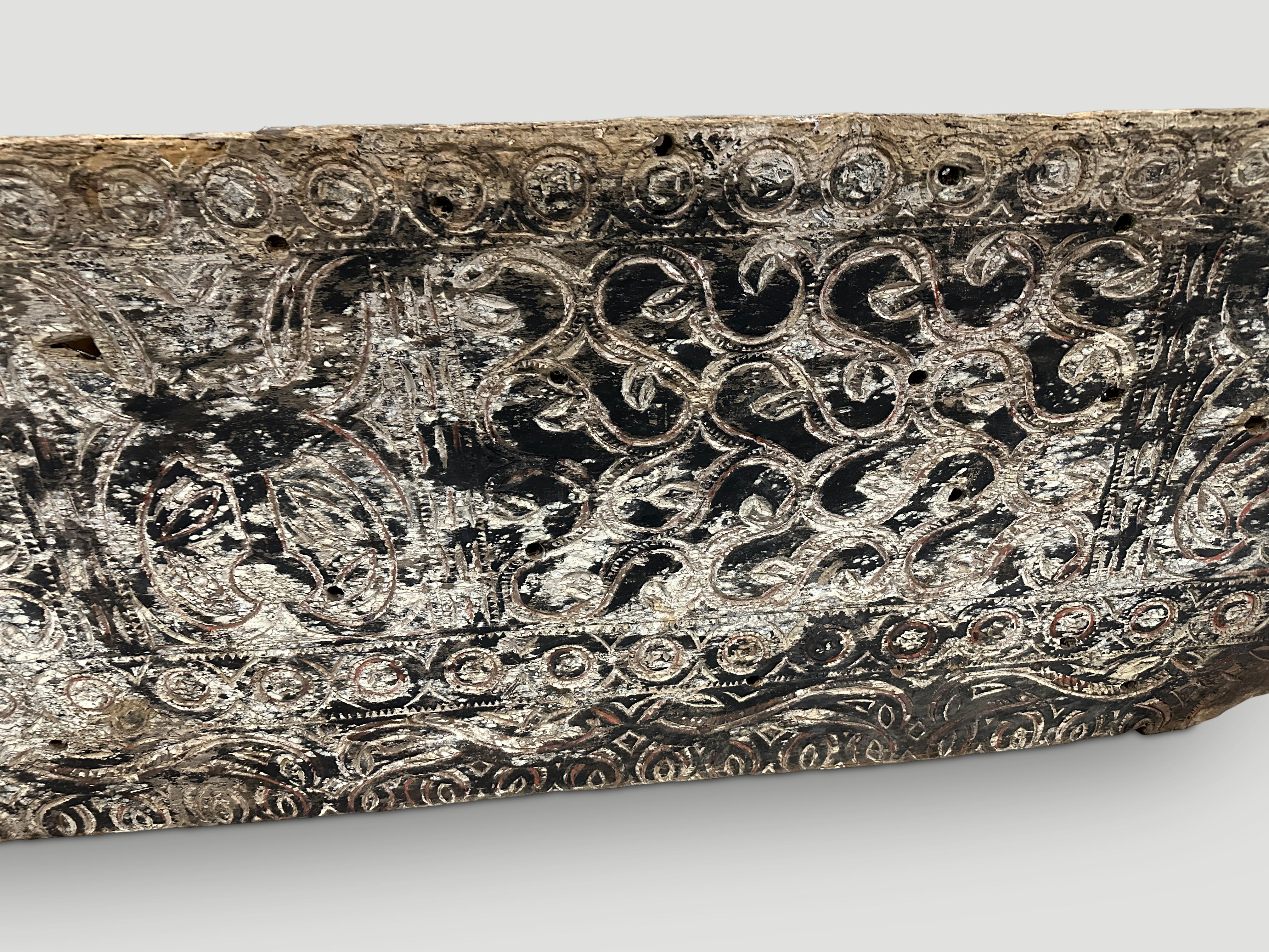 Andrianna Shamaris Antikes handgeschnitztes Holztafel-Paneel im Zustand „Gut“ im Angebot in New York, NY