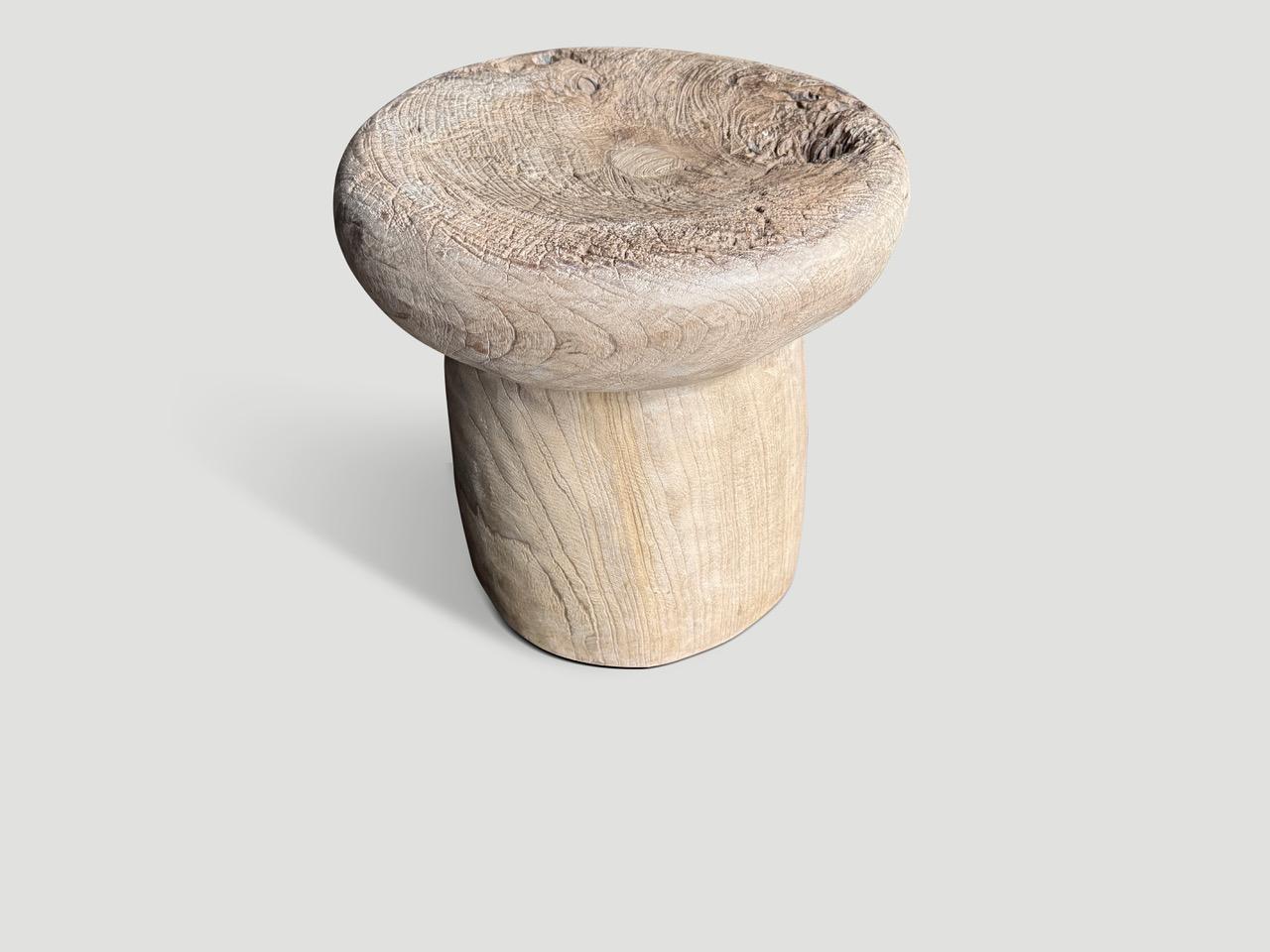 Organique Andrianna Shamaris Table d'appoint ancienne en vente