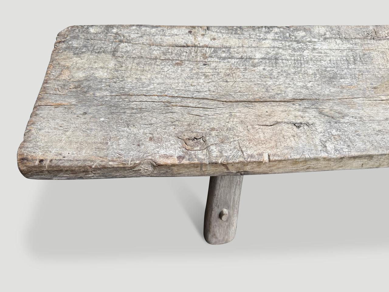 Andrianna Shamaris Banc ou chaise en bois de teck ancien Excellent état - En vente à New York, NY