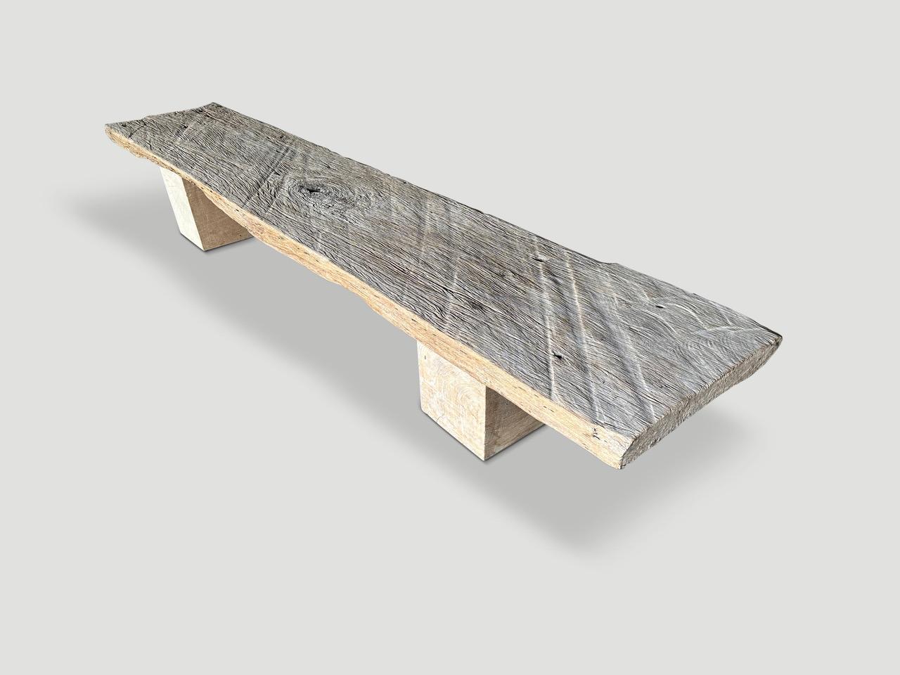 Organique Andrianna Shamaris Banc ou table basse en bois de teck ancien en vente