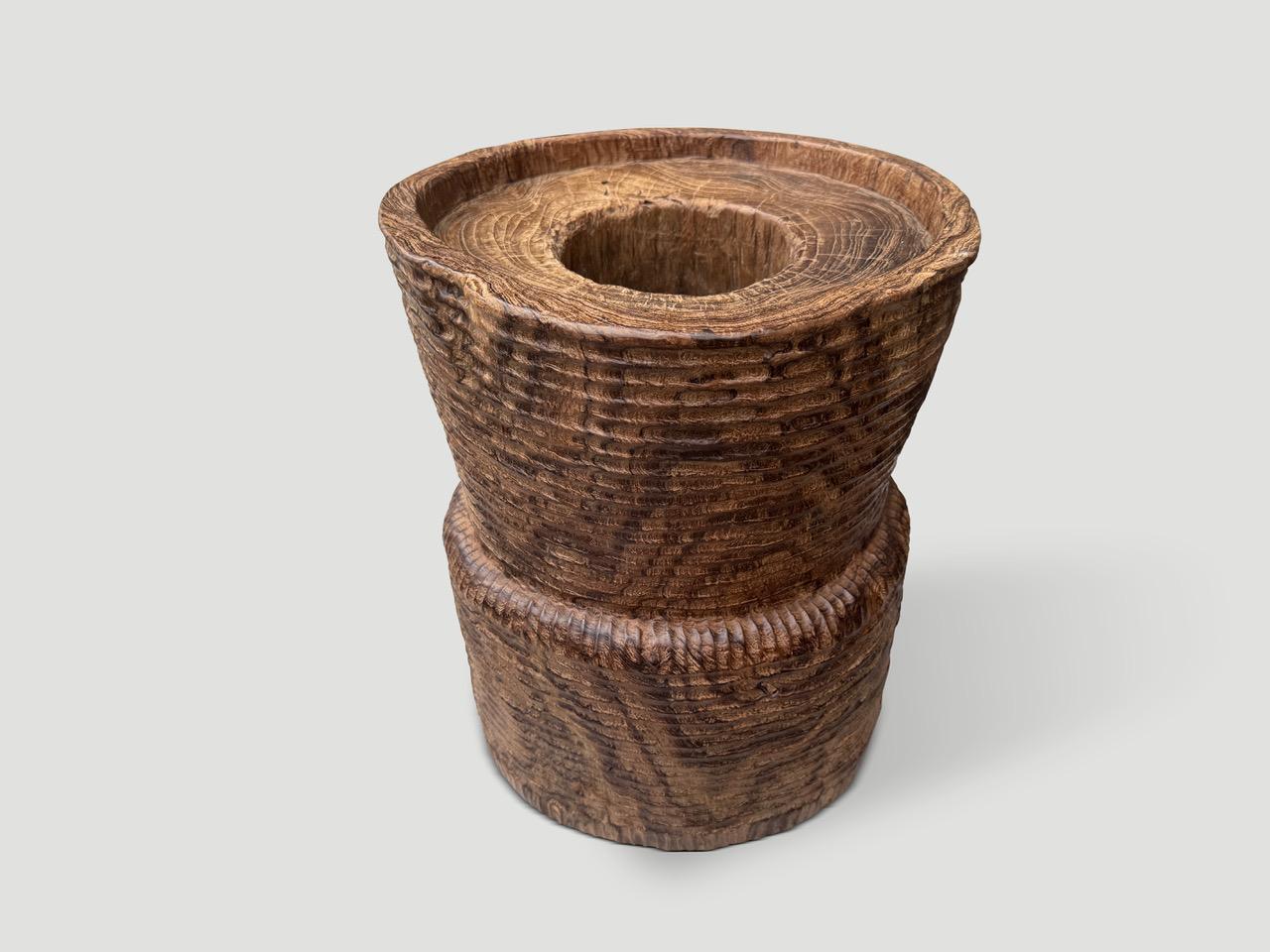 Andrianna Shamaris Mortaio antico in legno di teak In condizioni ottime in vendita a New York, NY