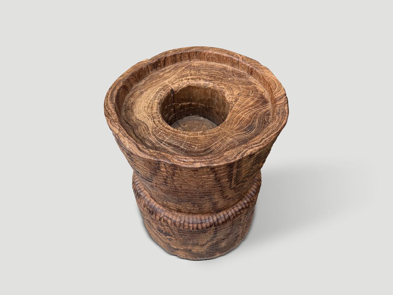 Fine XIX secolo Andrianna Shamaris Mortaio antico in legno di teak in vendita