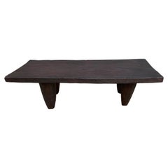 Andrianna Shamaris Table basse ou banc Senufo en bois d'iroko africain antique