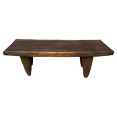 Andrianna Shamaris Table basse ou banc Senufo en bois d'iroko africain antique