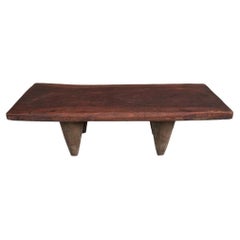 Andrianna Shamaris table basse ou banc africain ancien en bois d'Iroko Senufo