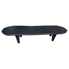 Andrianna Shamaris table basse ou banc africain ancien en bois d'acajou