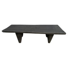 Andrianna Shamaris table basse ou banc africain ancien Senufo