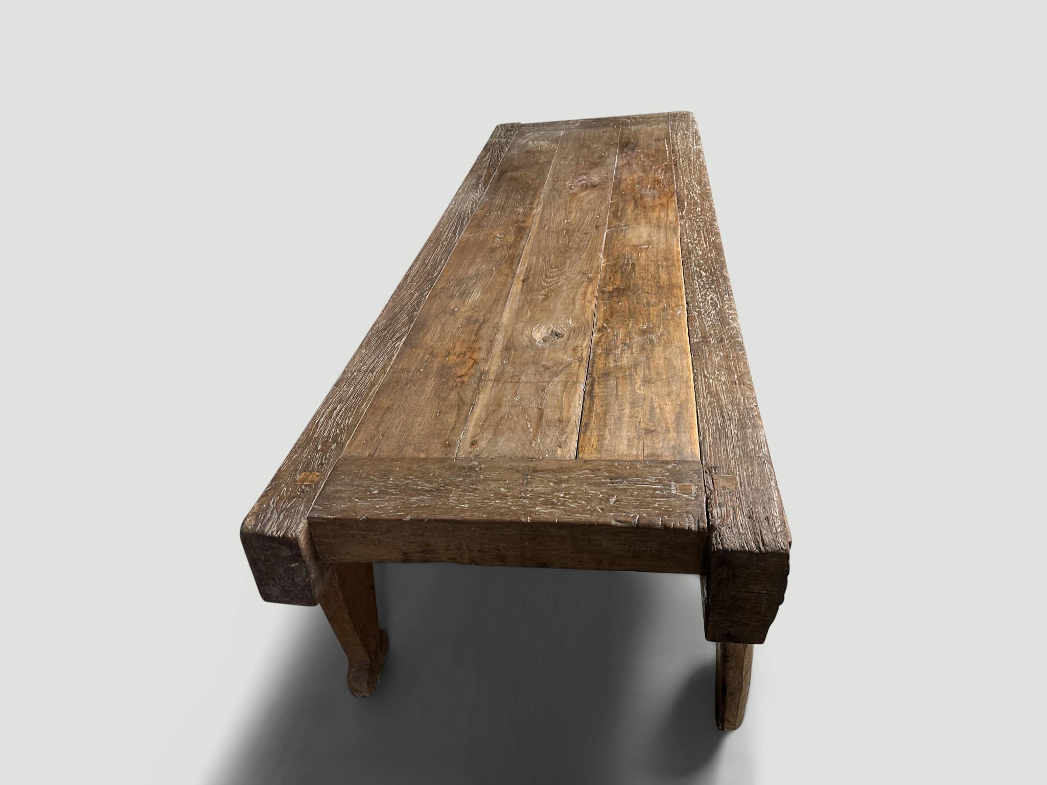 Milieu du XXe siècle Andrianna Shamaris Banc, lit de jour ou table basse antique  en vente