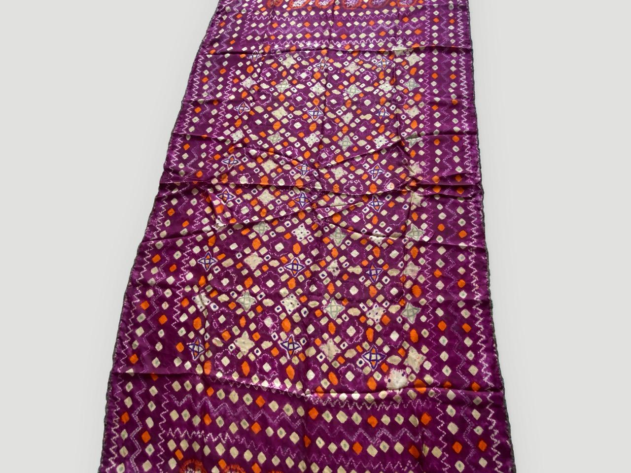 Textile de soie antique orange brûlé et violet Bon état - En vente à New York, NY